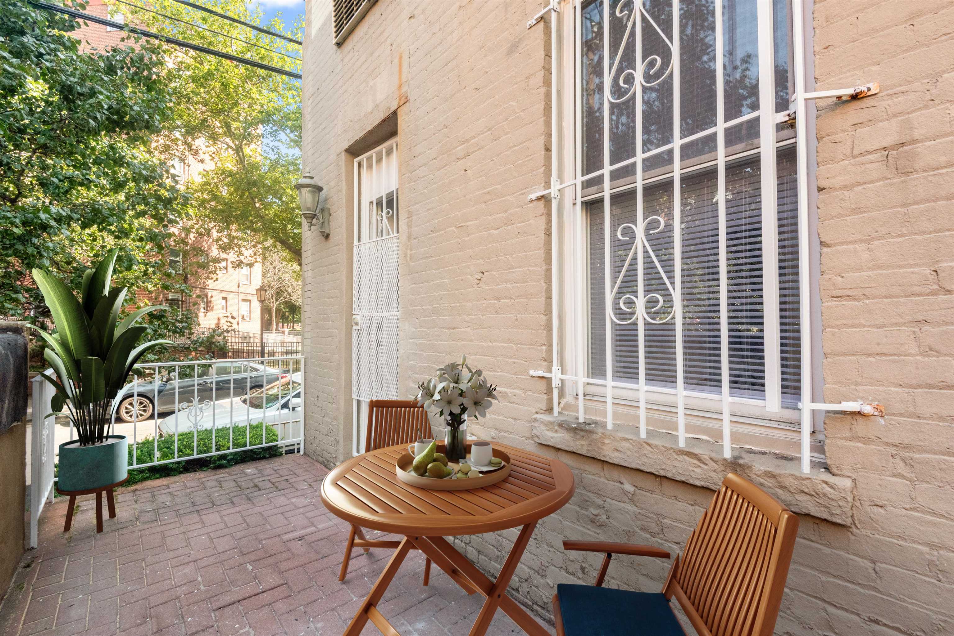 734 ADAMS ST Unit: 1B