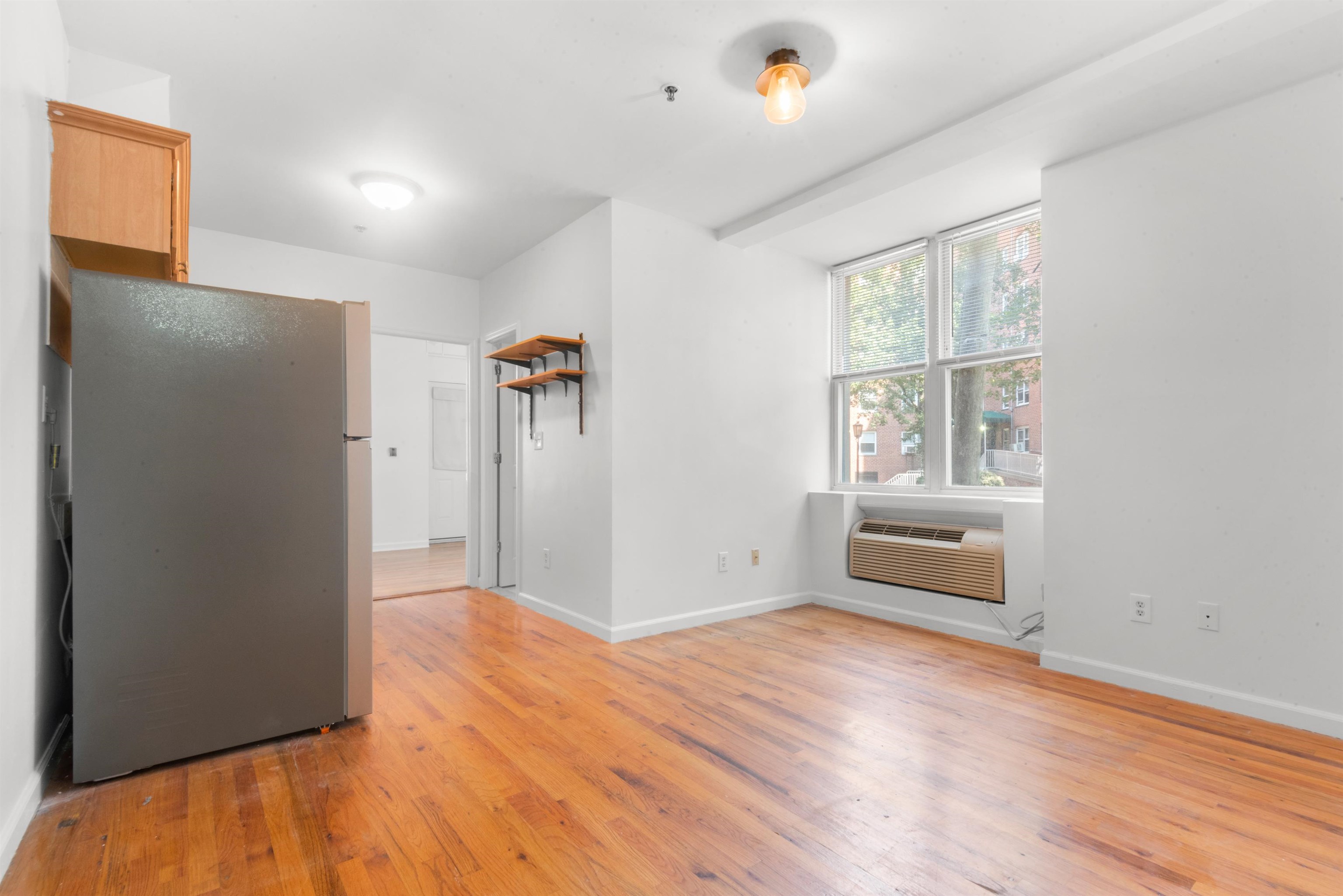 734 ADAMS ST Unit: 1B