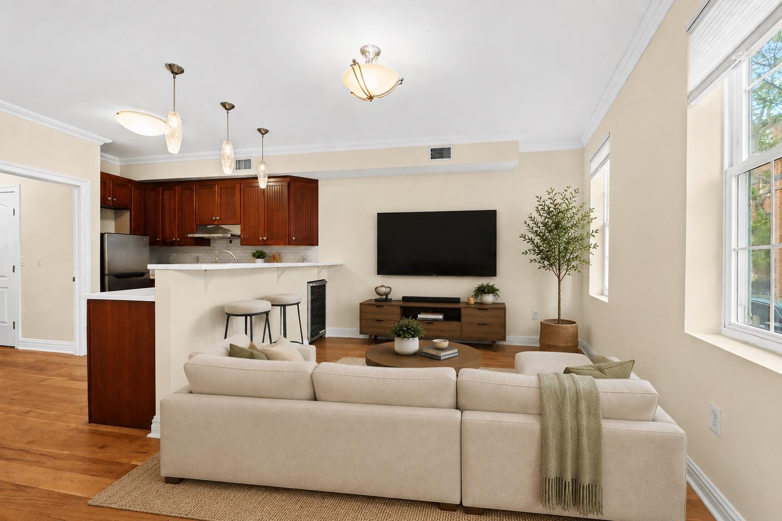 385 1ST ST Unit: 1