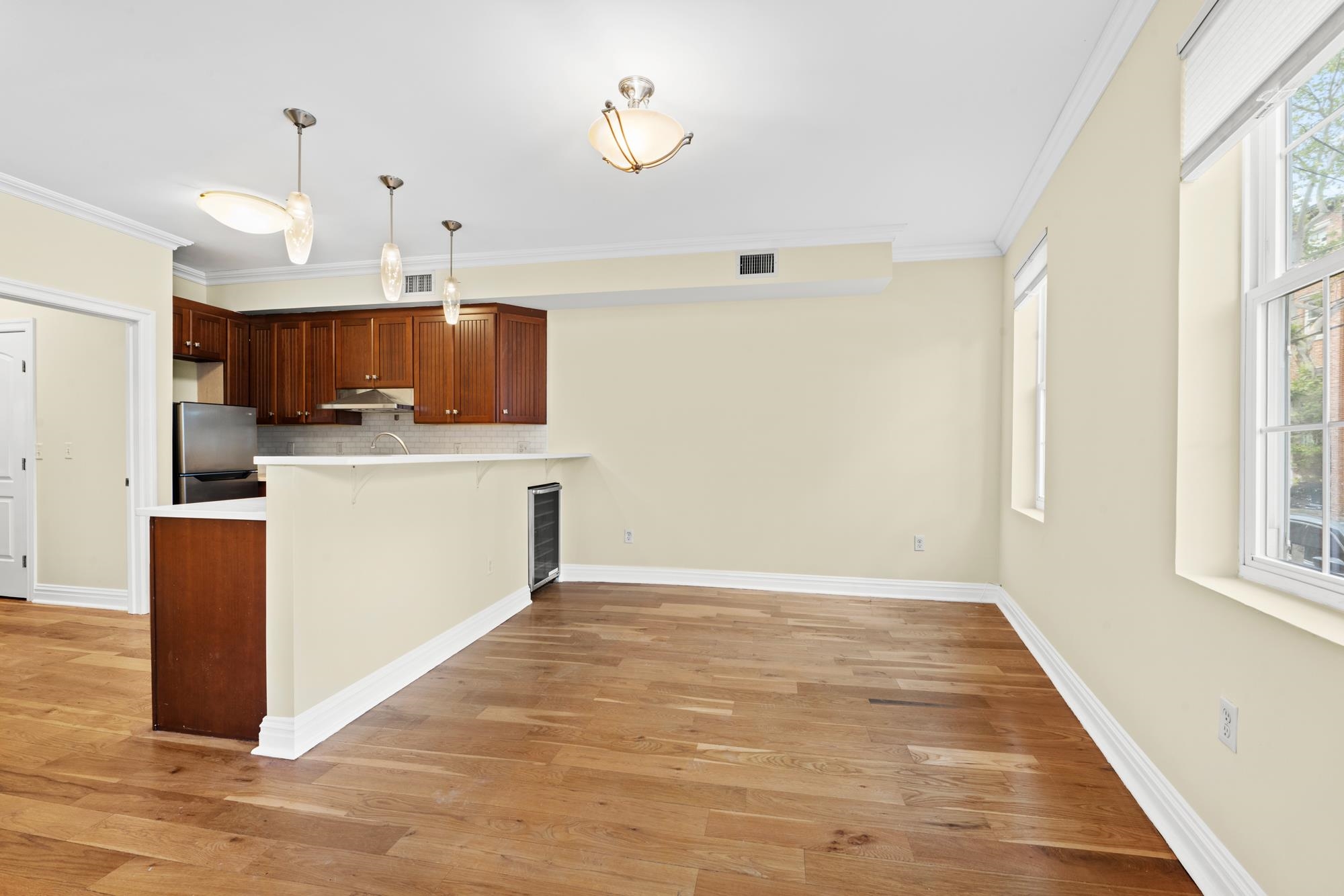 385 1ST ST Unit: 1