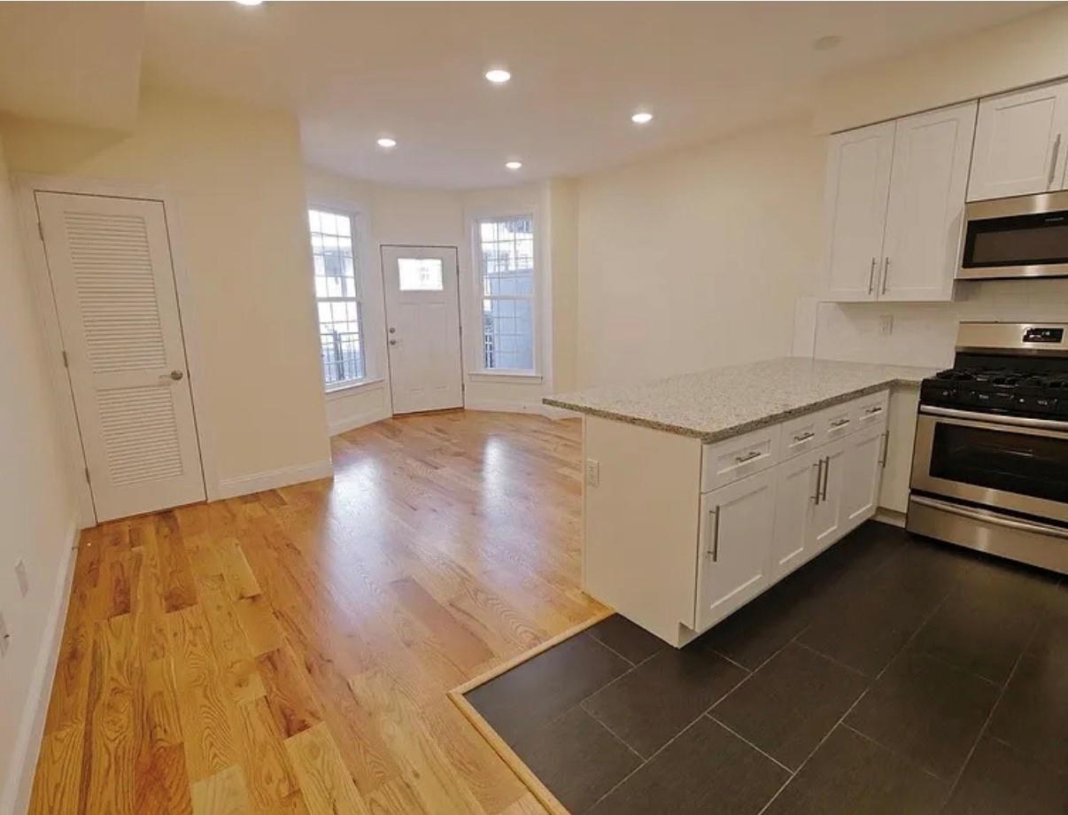 489 MERCER ST Unit: 1
