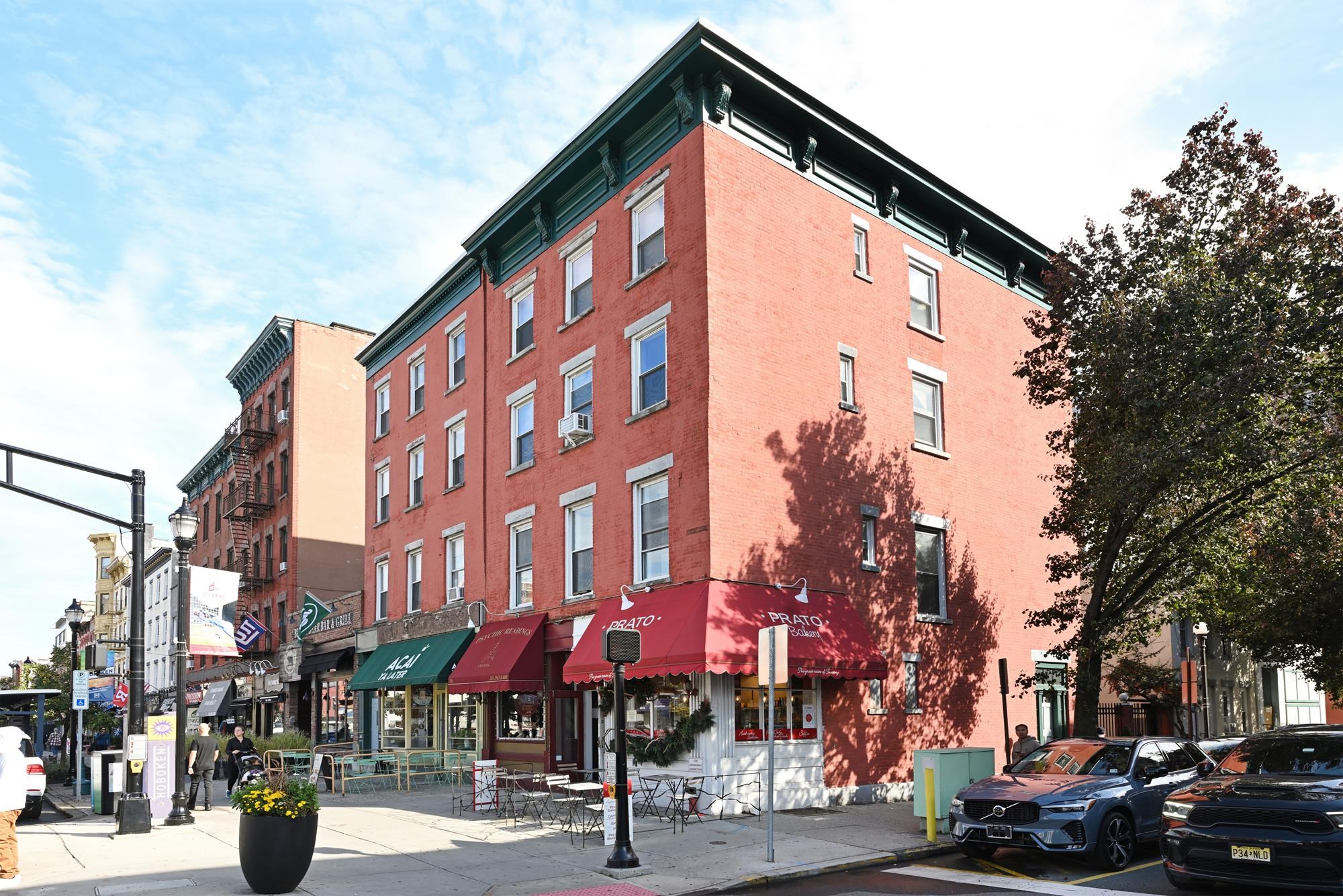 201 WASHINGTON ST Unit: 302
