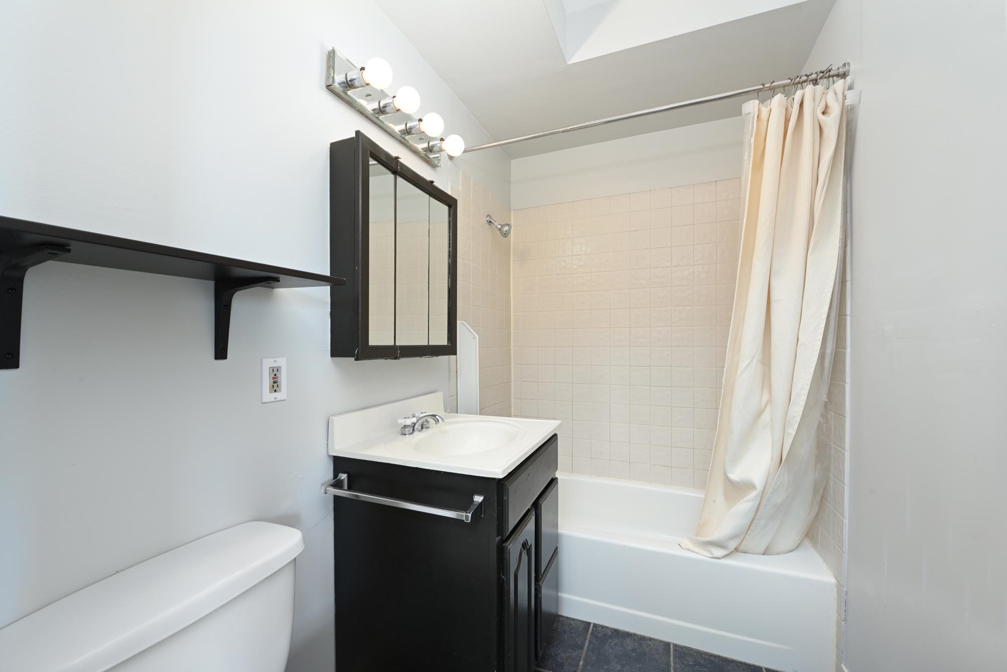 201 WASHINGTON ST Unit: 302