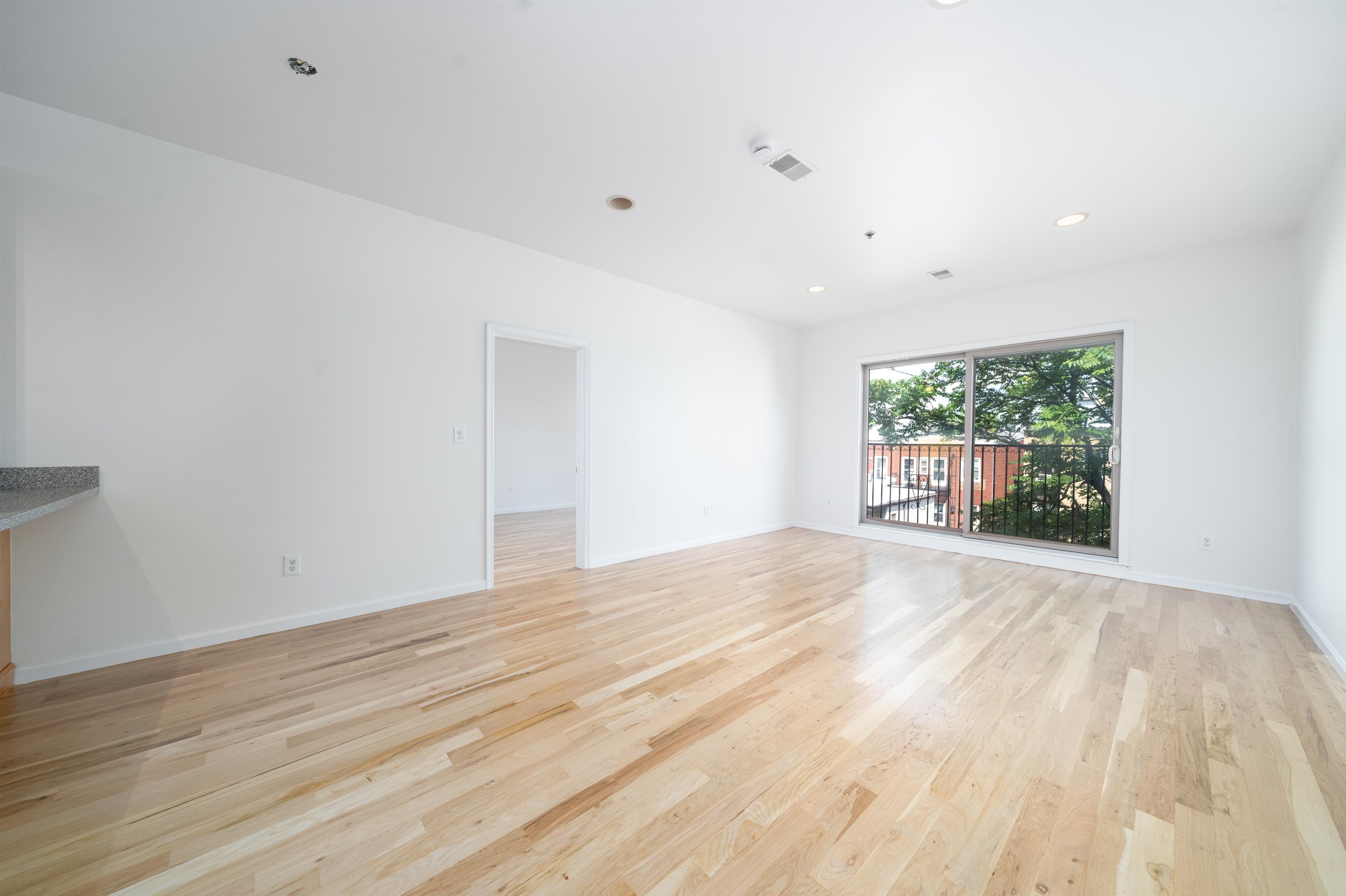 109 JACKSON ST Unit: 4E