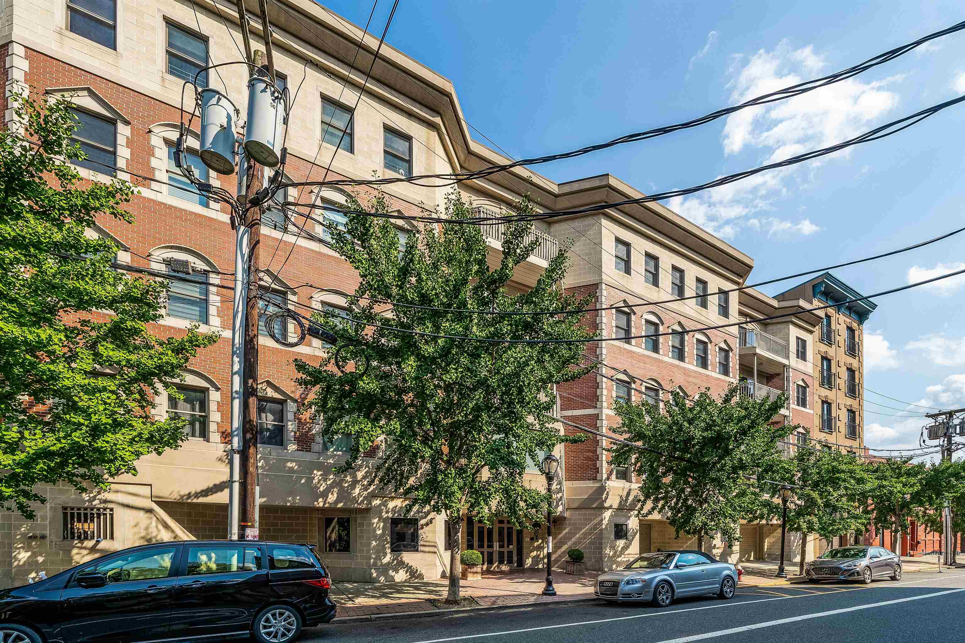 109 JACKSON ST Unit: 4E