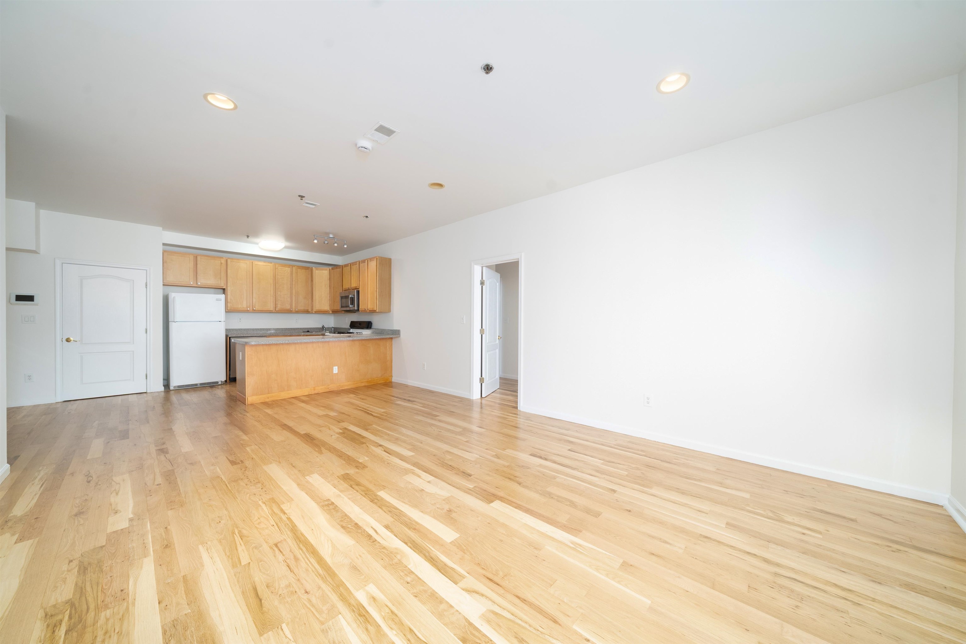 109 JACKSON ST Unit: 4E