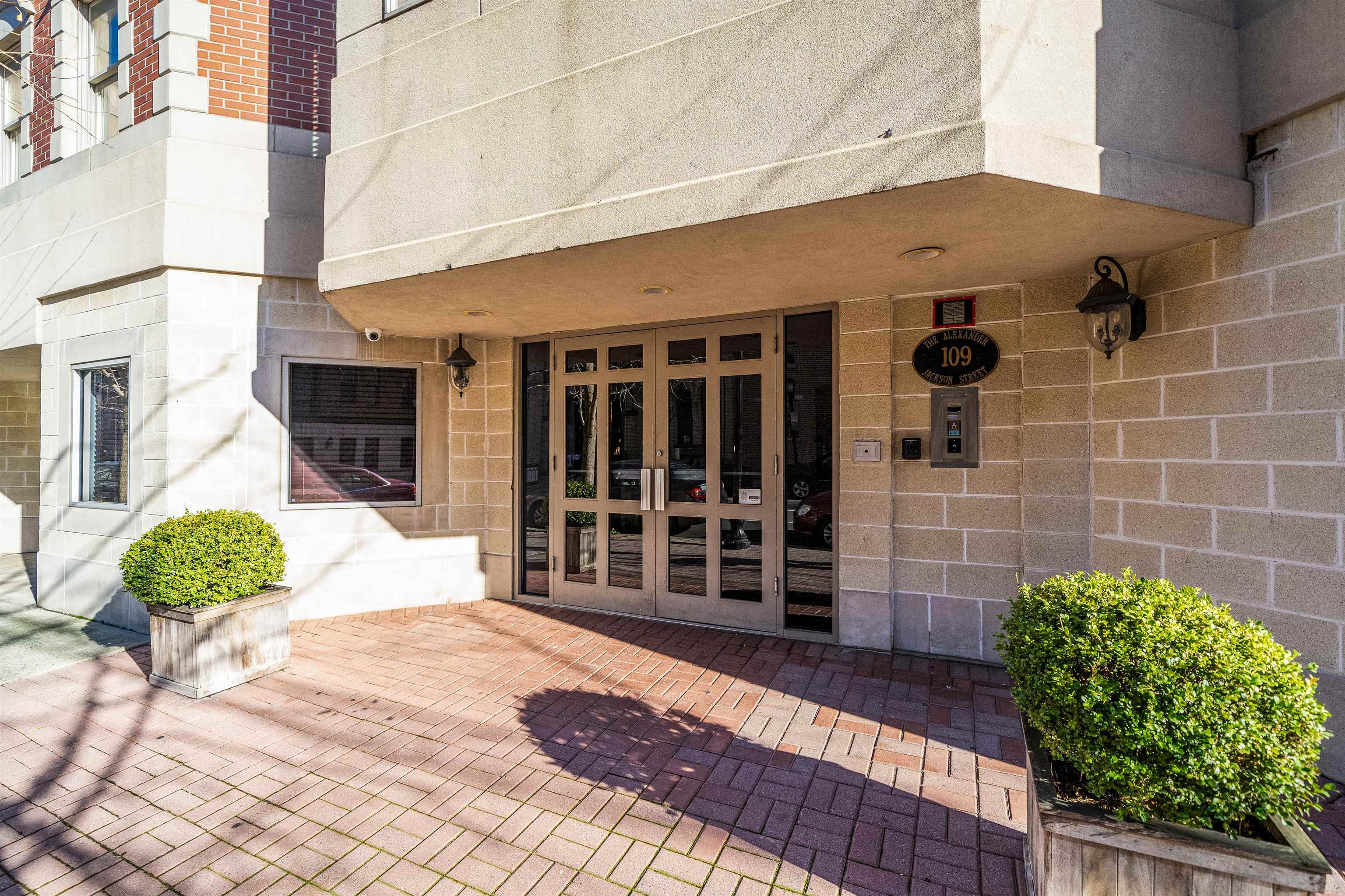 109 JACKSON ST Unit: 4E