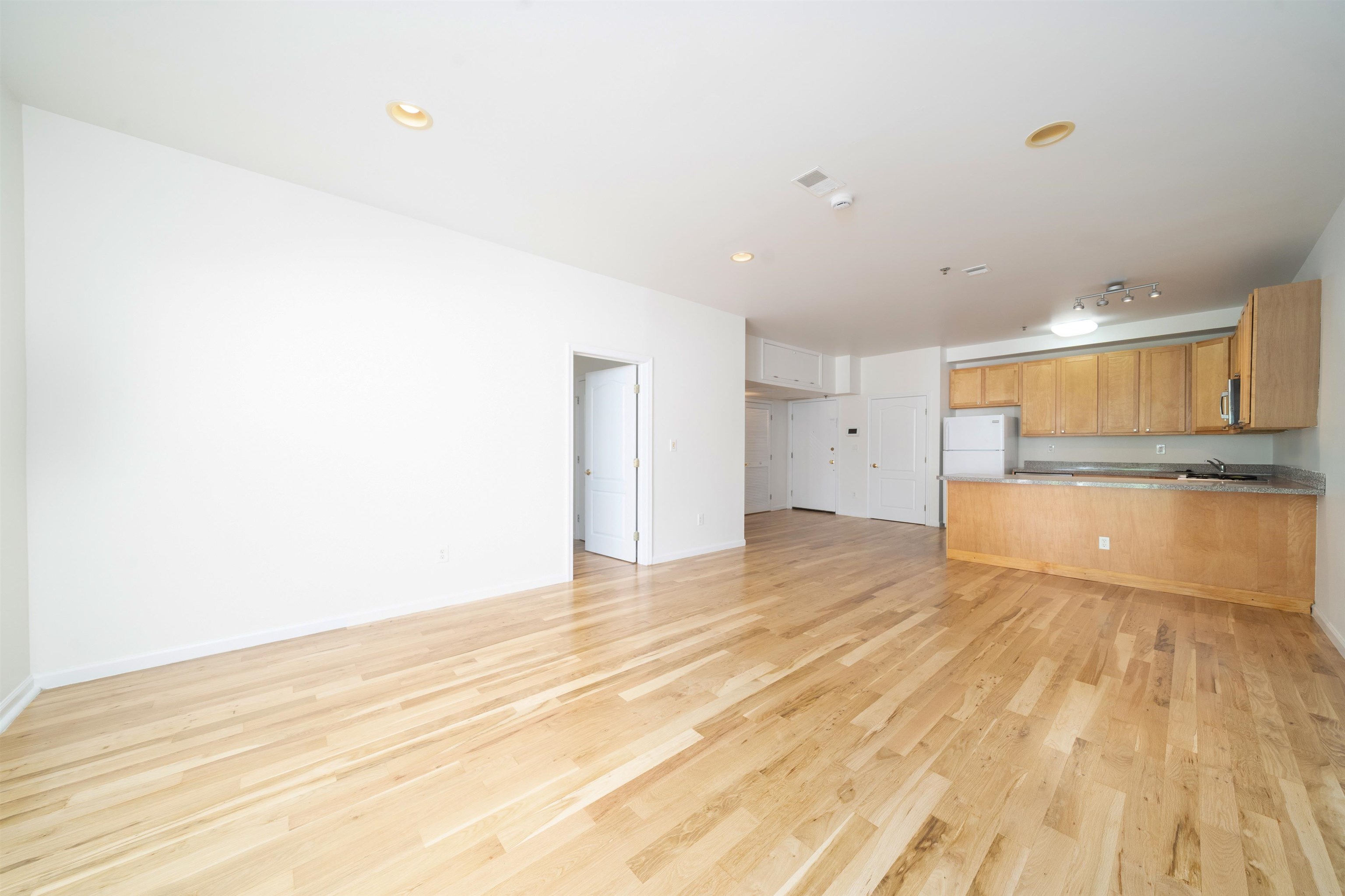 109 JACKSON ST Unit: 4E