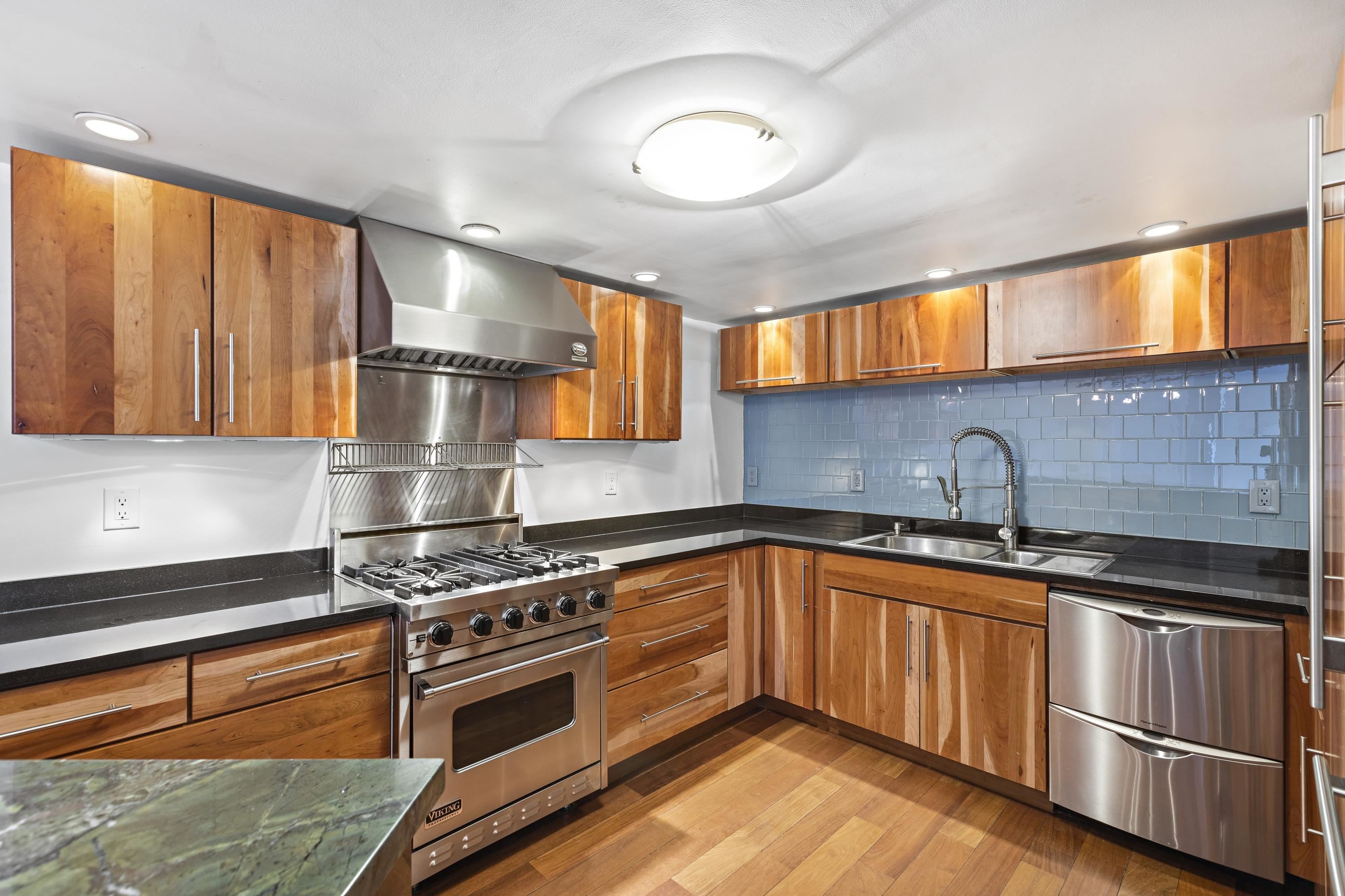 299 PAVONIA AVE Unit: 2-9