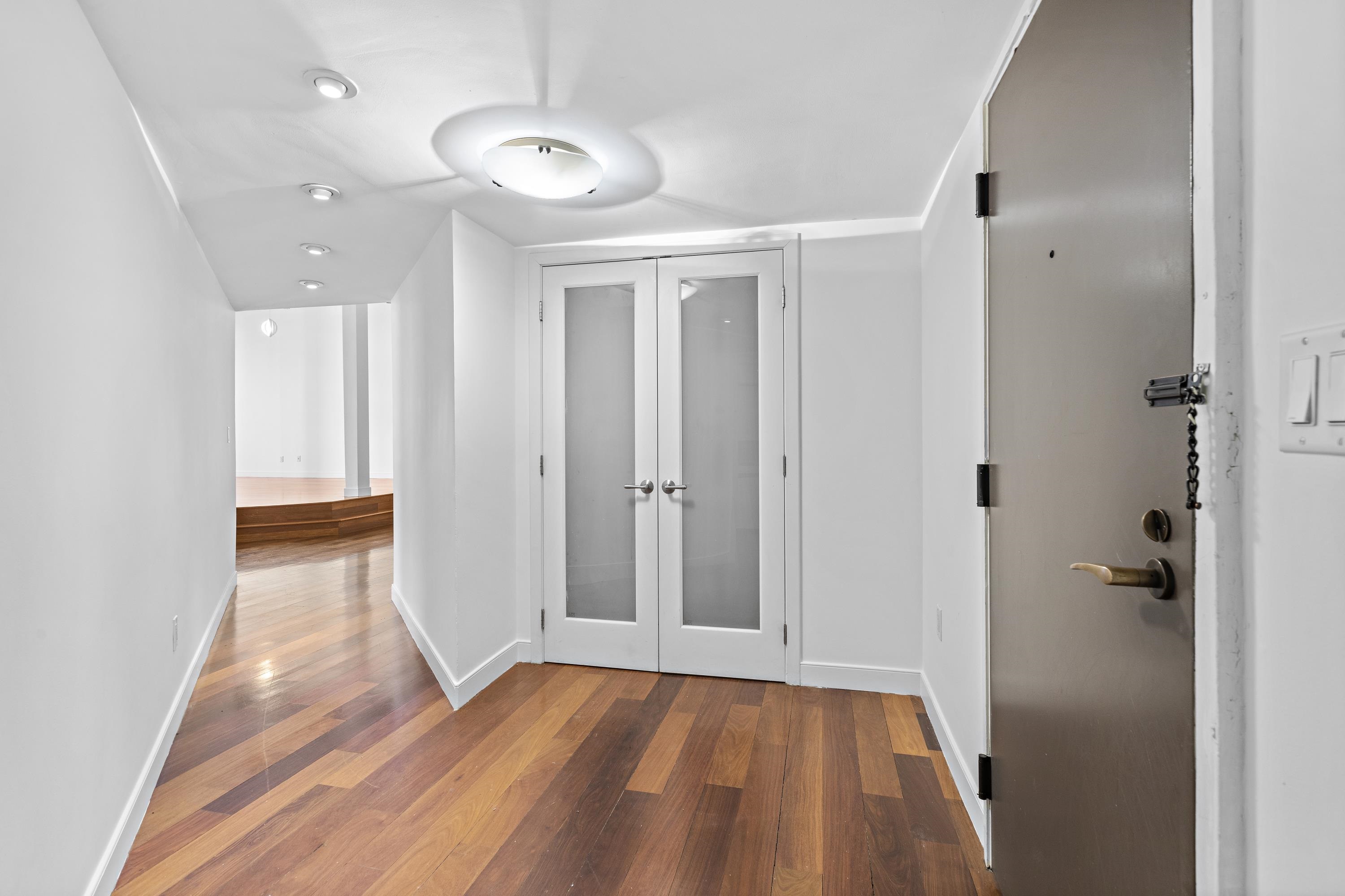 299 PAVONIA AVE Unit: 2-9