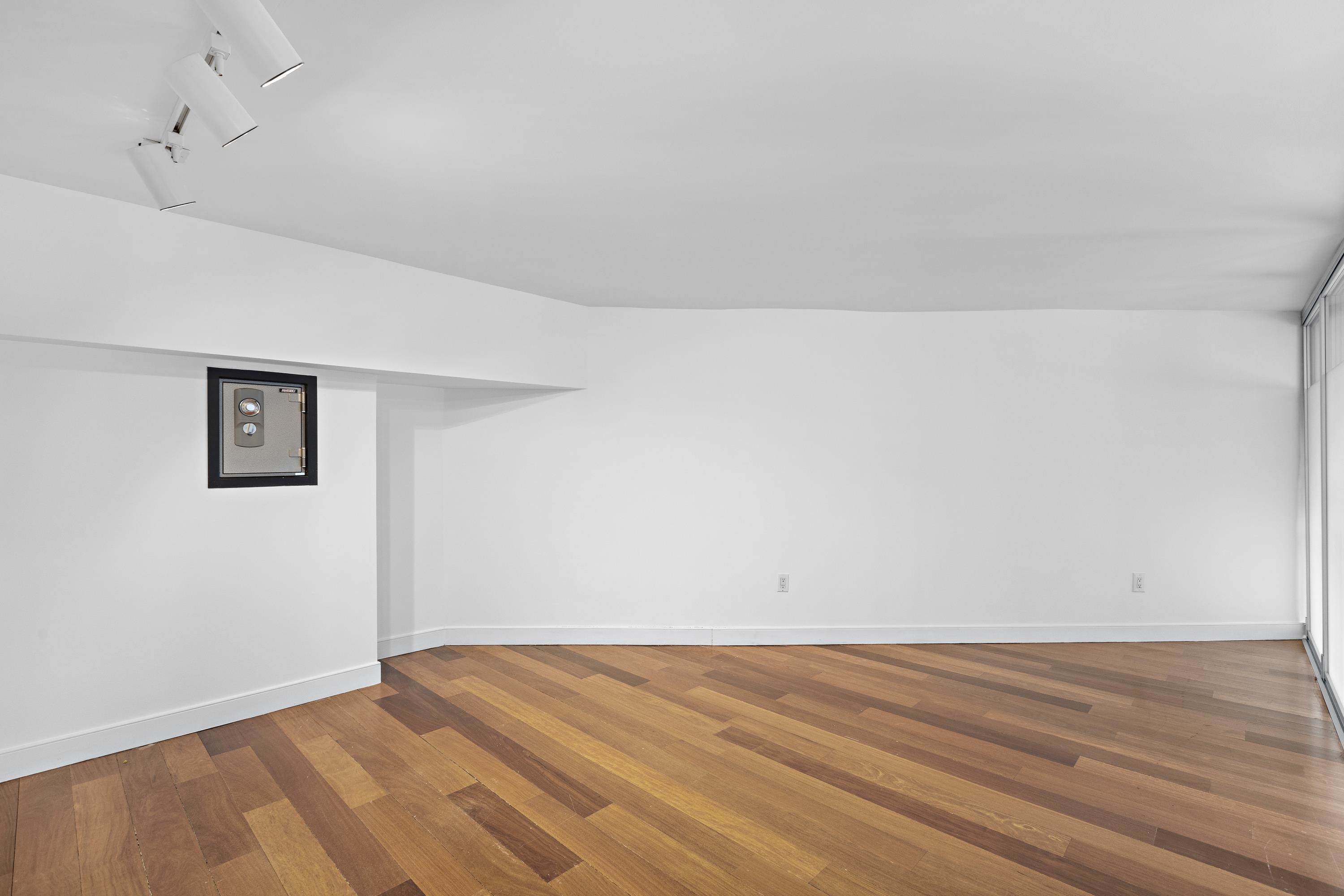 299 PAVONIA AVE Unit: 2-9