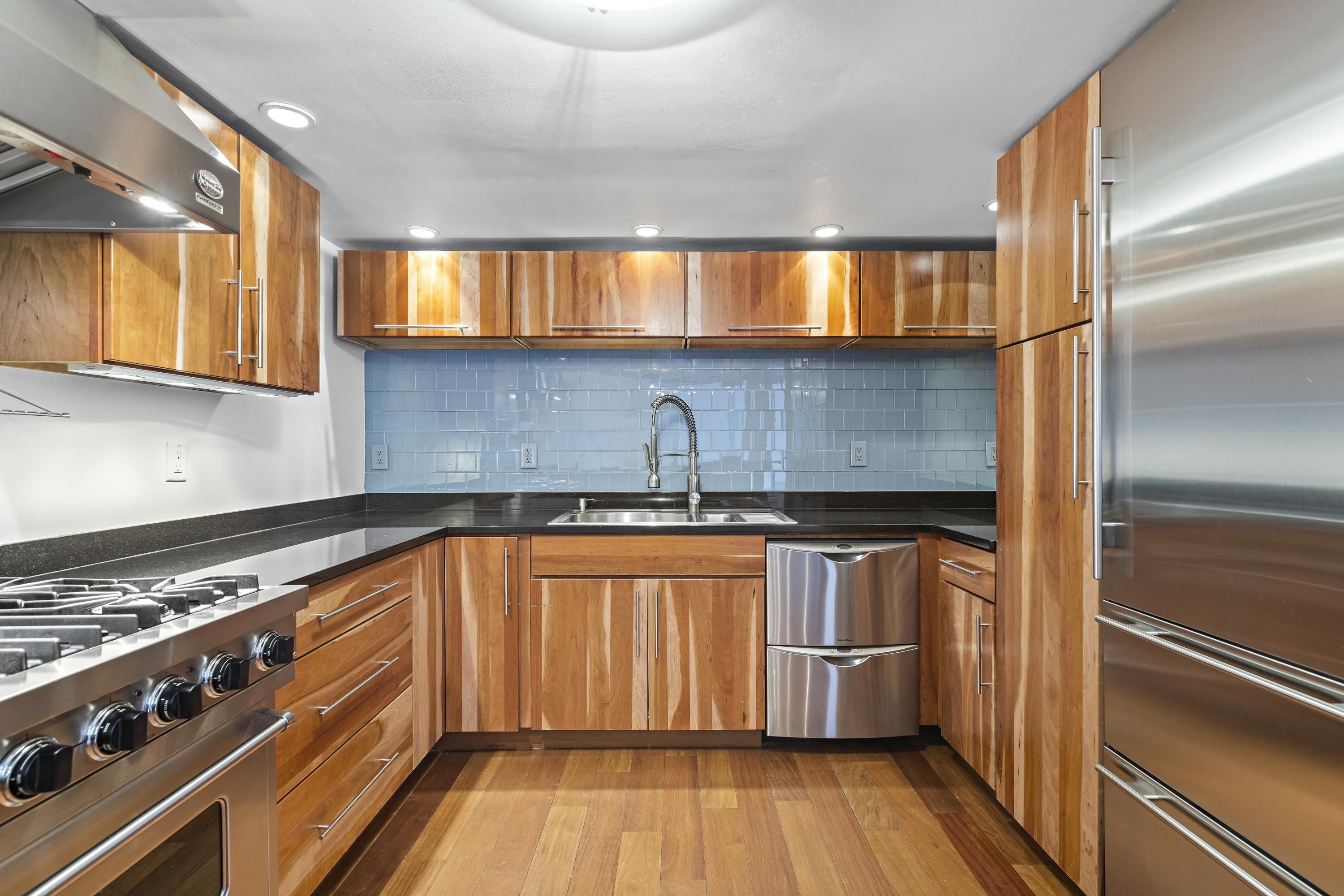 299 PAVONIA AVE Unit: 2-9
