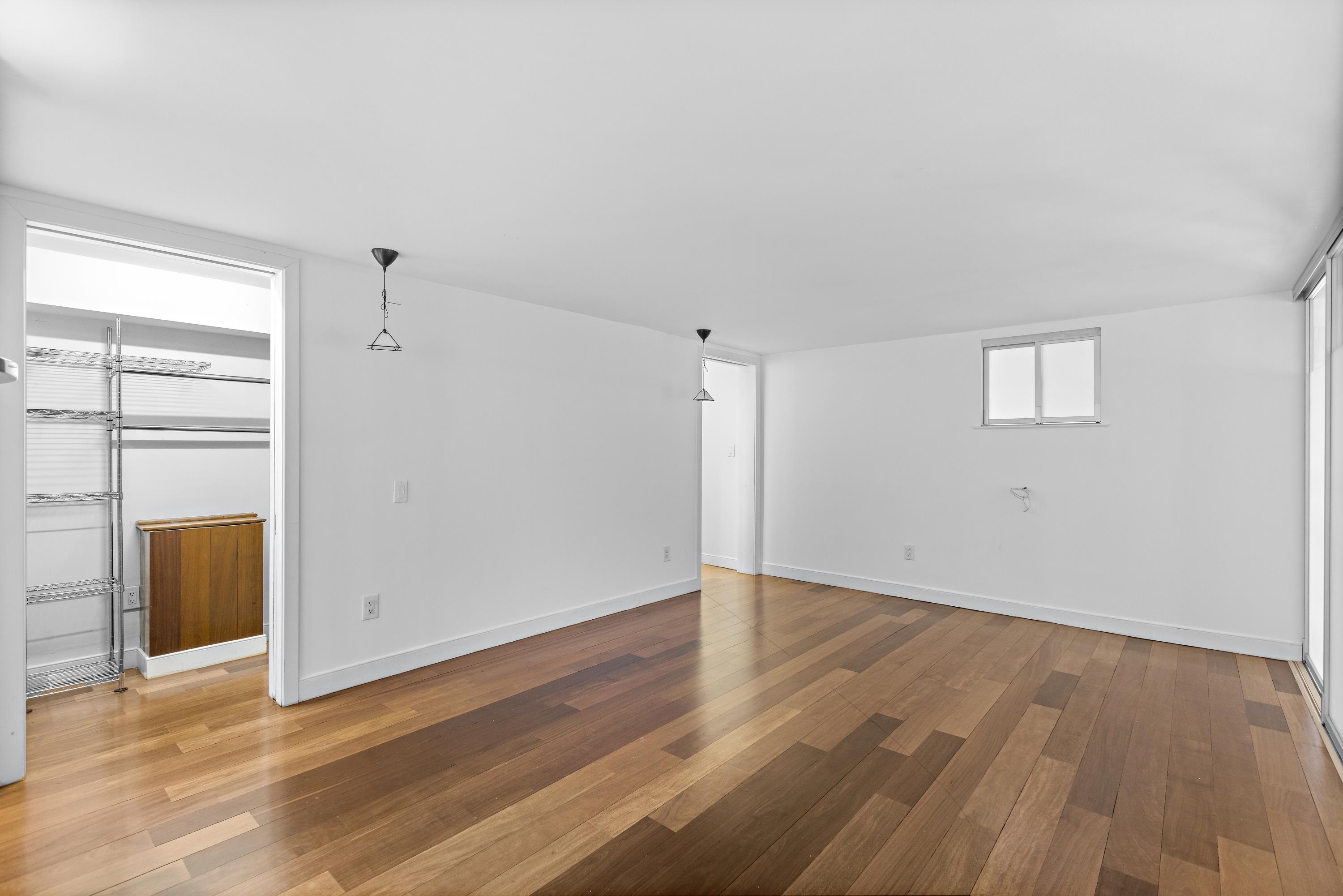 299 PAVONIA AVE Unit: 2-9