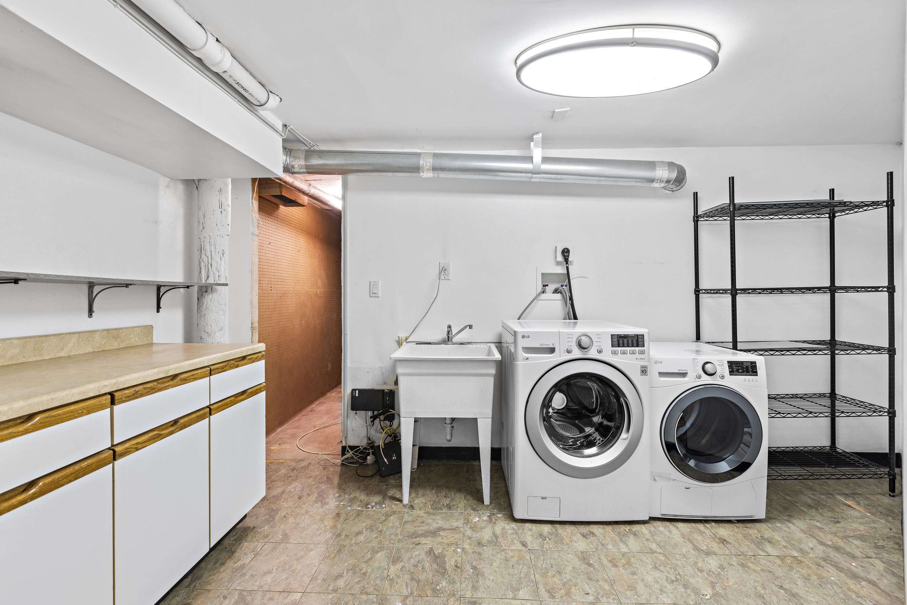299 PAVONIA AVE Unit: 2-9