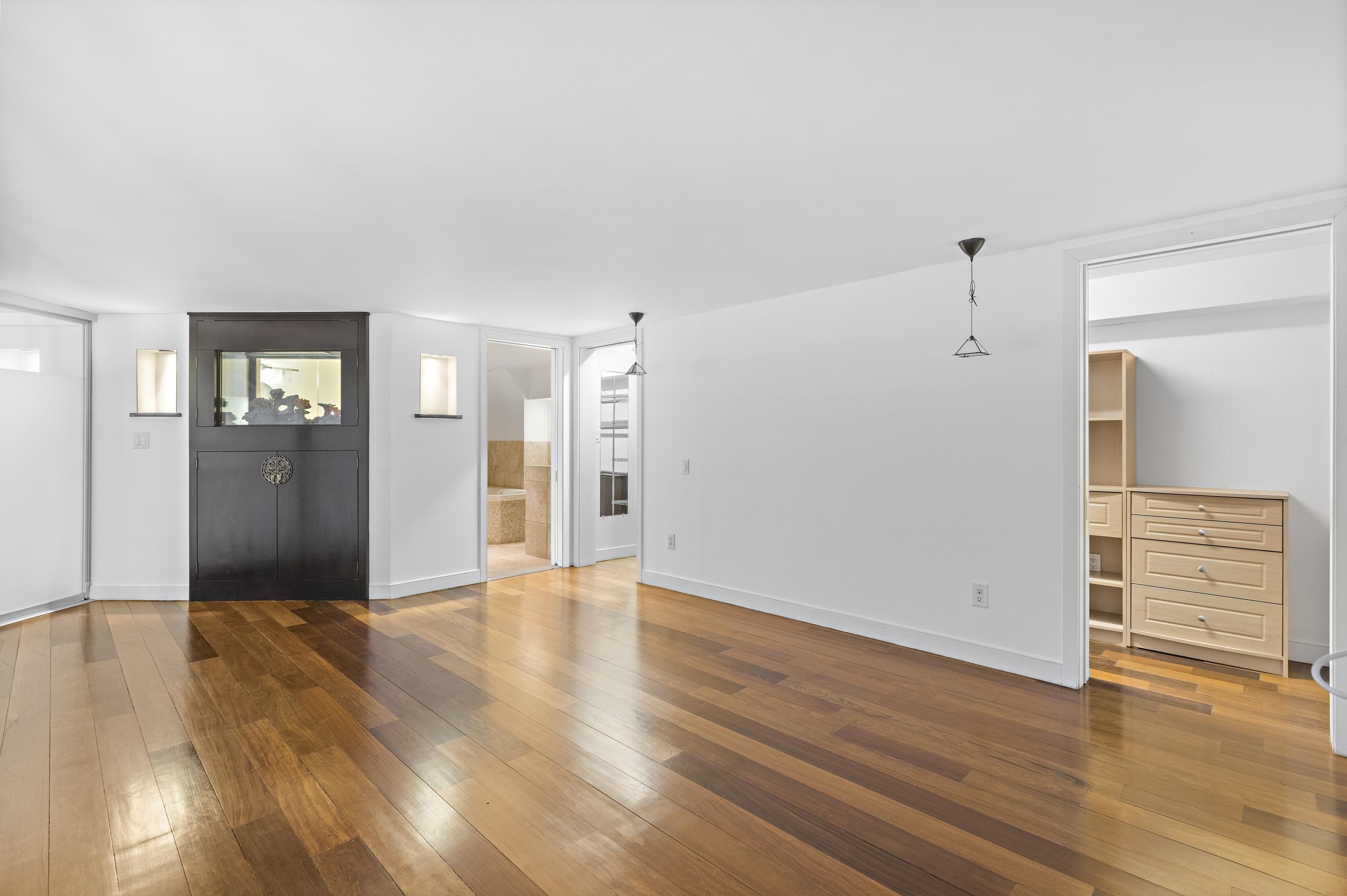299 PAVONIA AVE Unit: 2-9