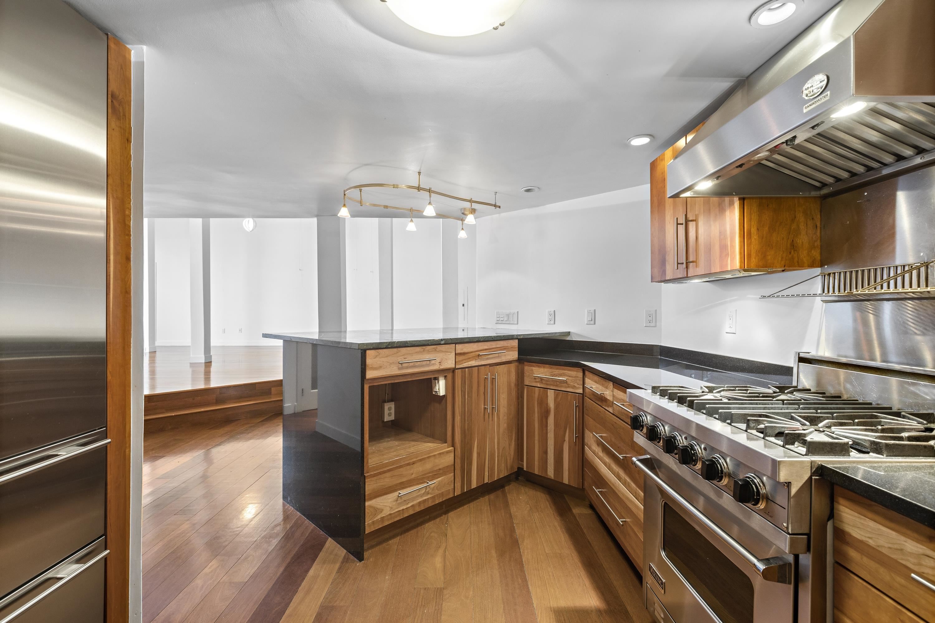 299 PAVONIA AVE Unit: 2-9