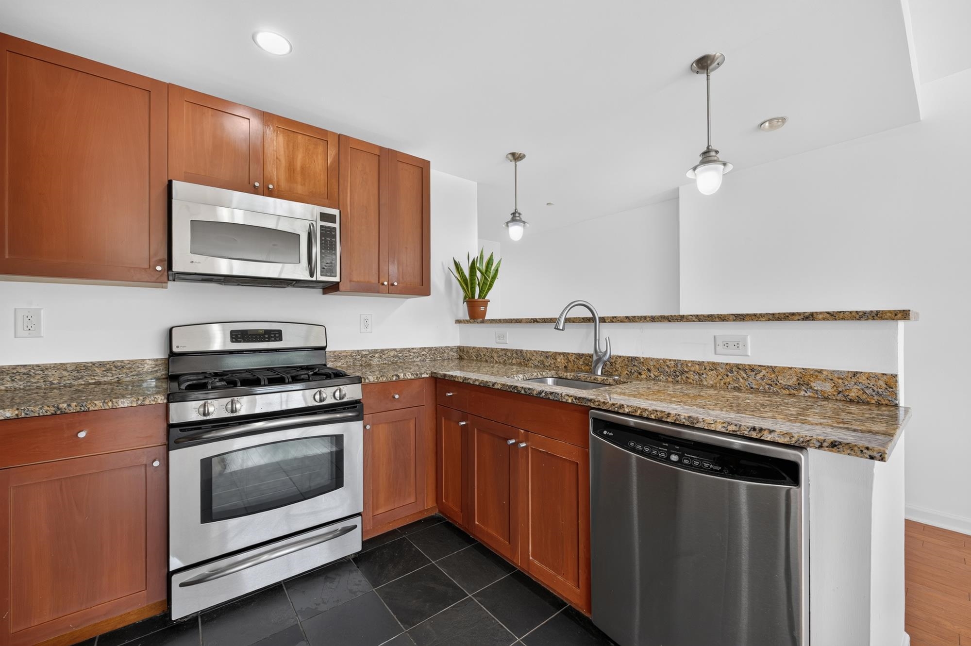 700 GROVE ST Unit: 2G