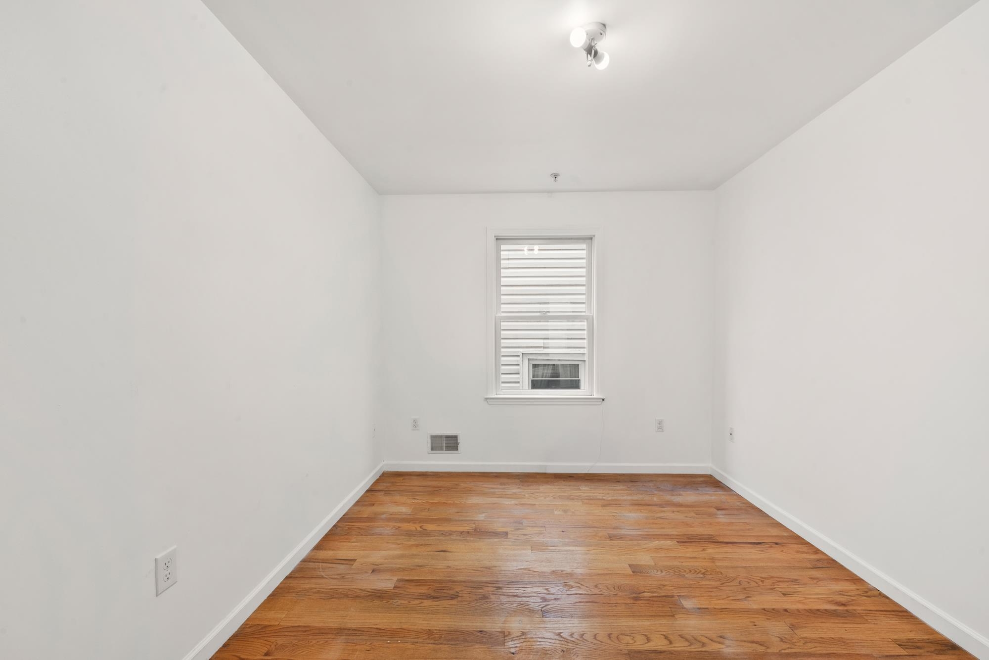 304 49TH ST Unit: 1