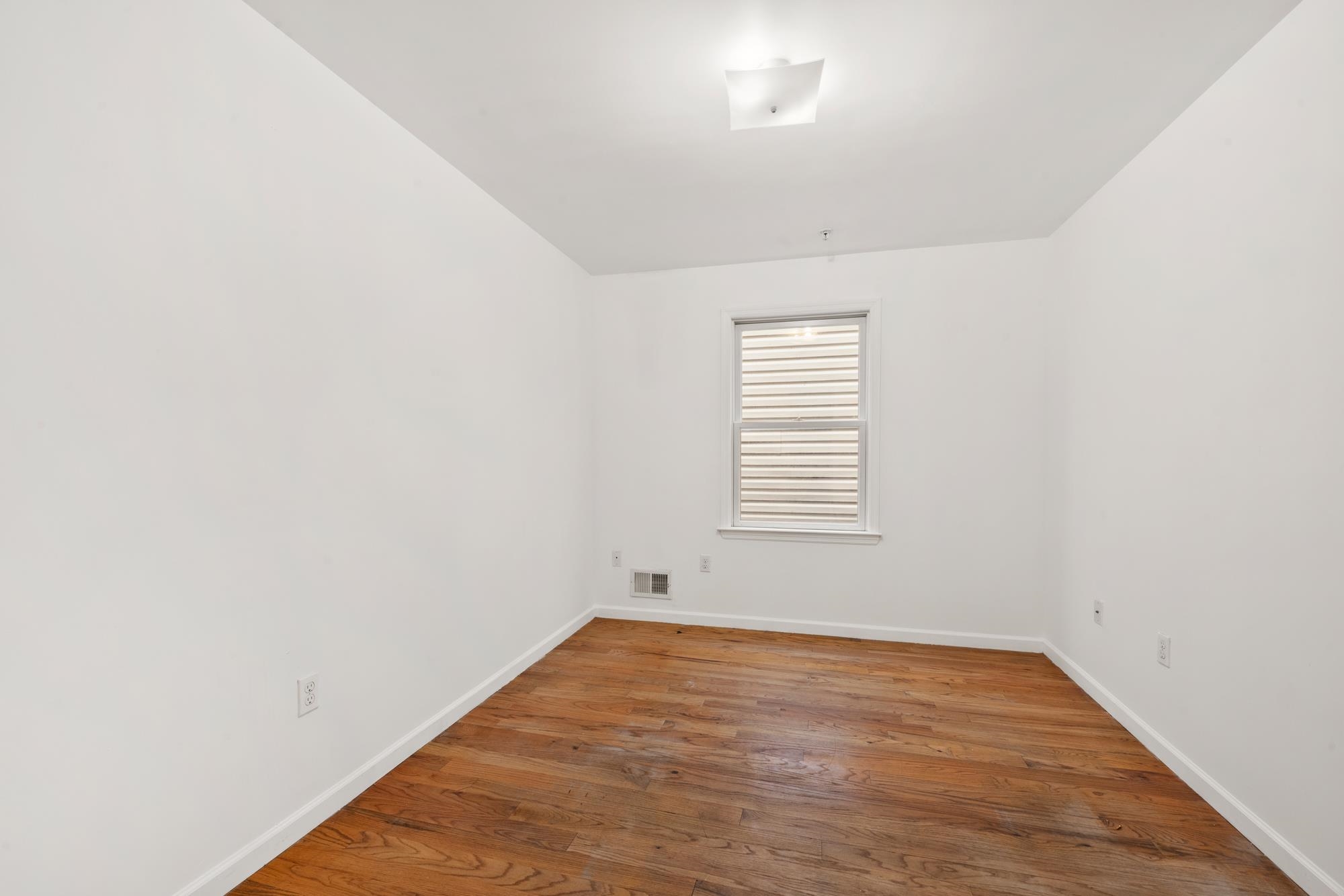 304 49TH ST Unit: 1