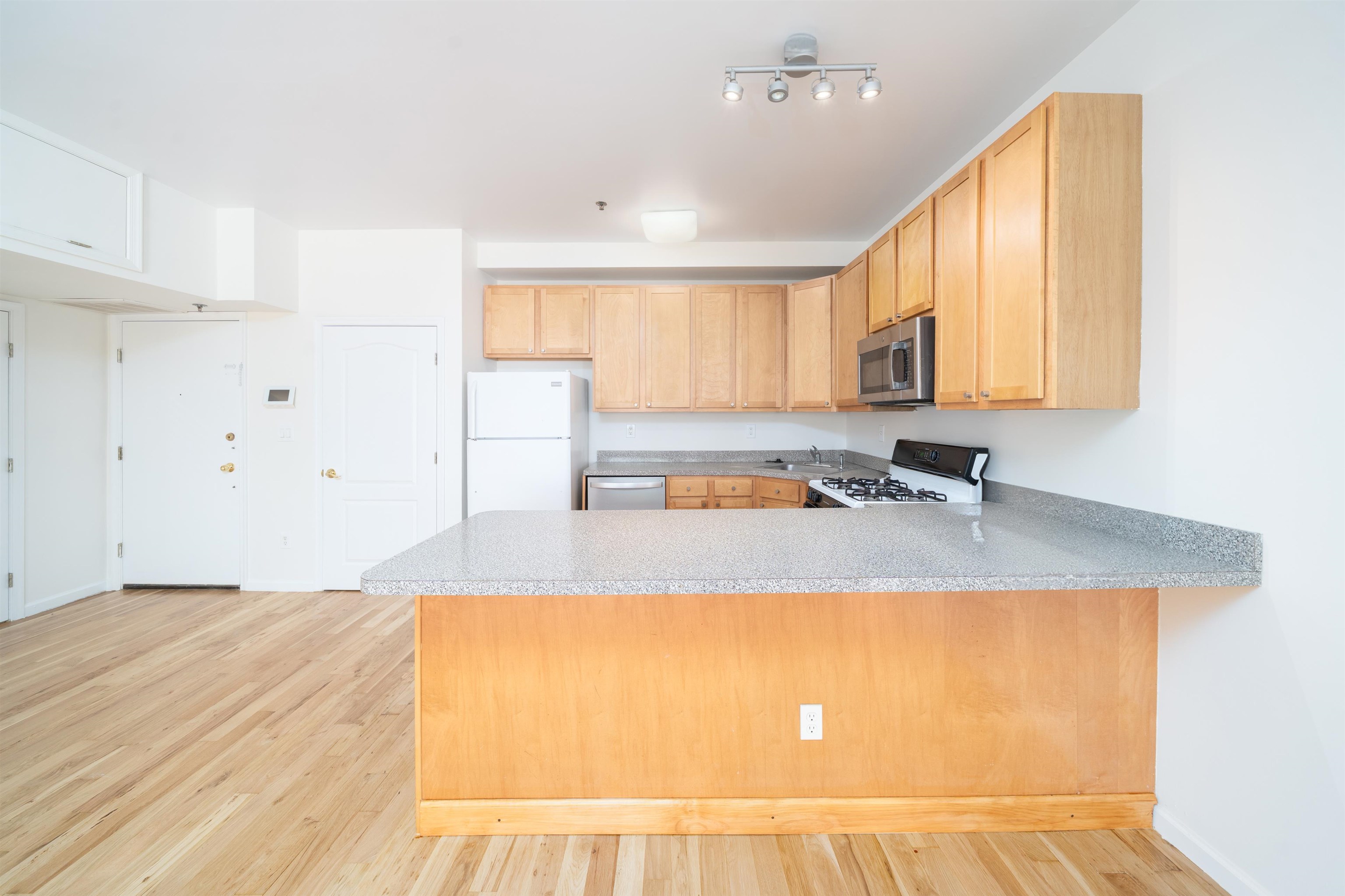 109 JACKSON ST Unit: 4E
