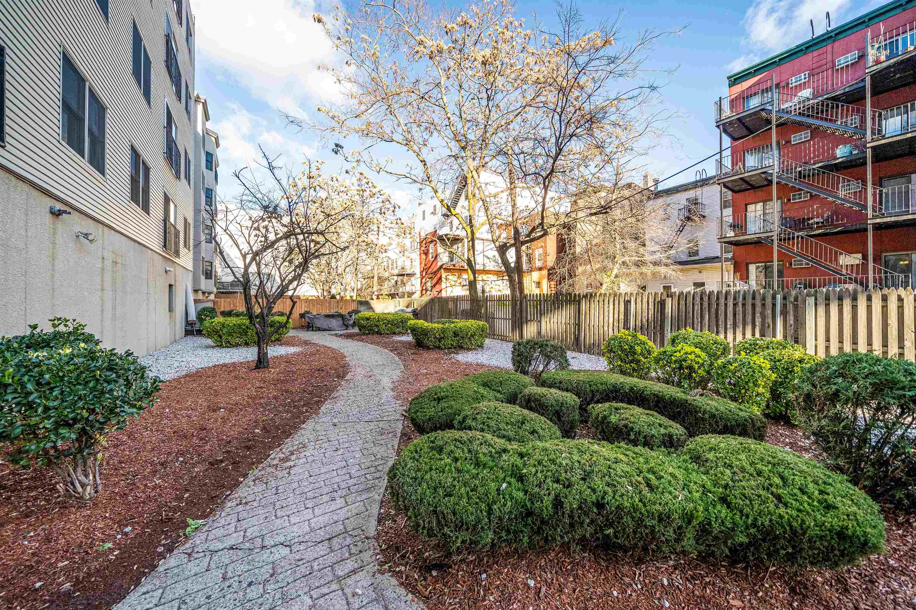 109 JACKSON ST Unit: 4E