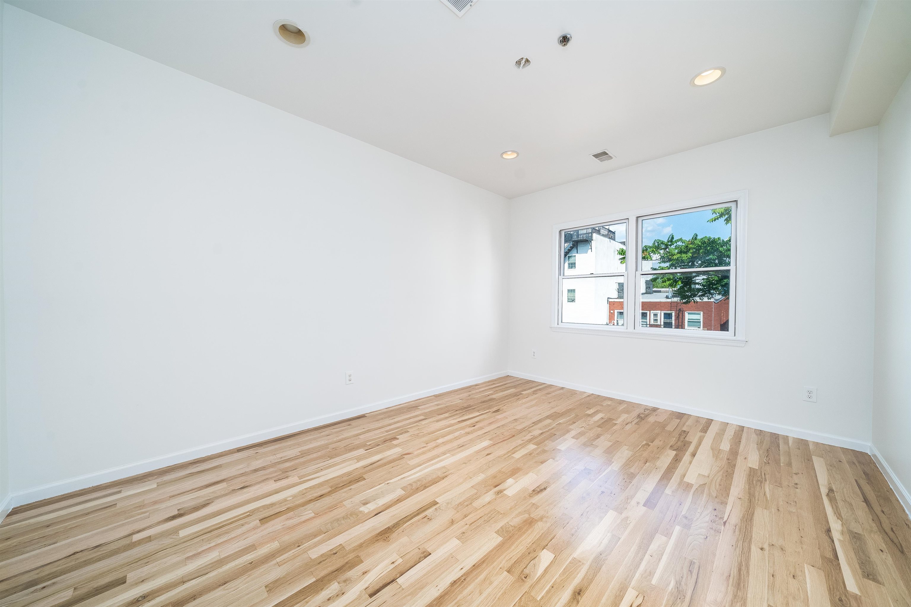 109 JACKSON ST Unit: 4E