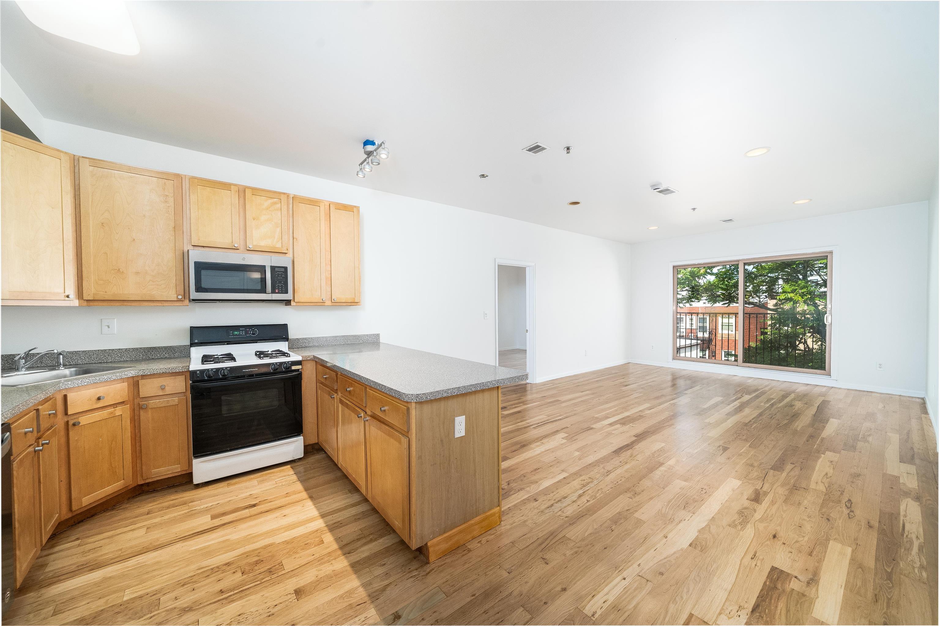 109 JACKSON ST Unit: 4E