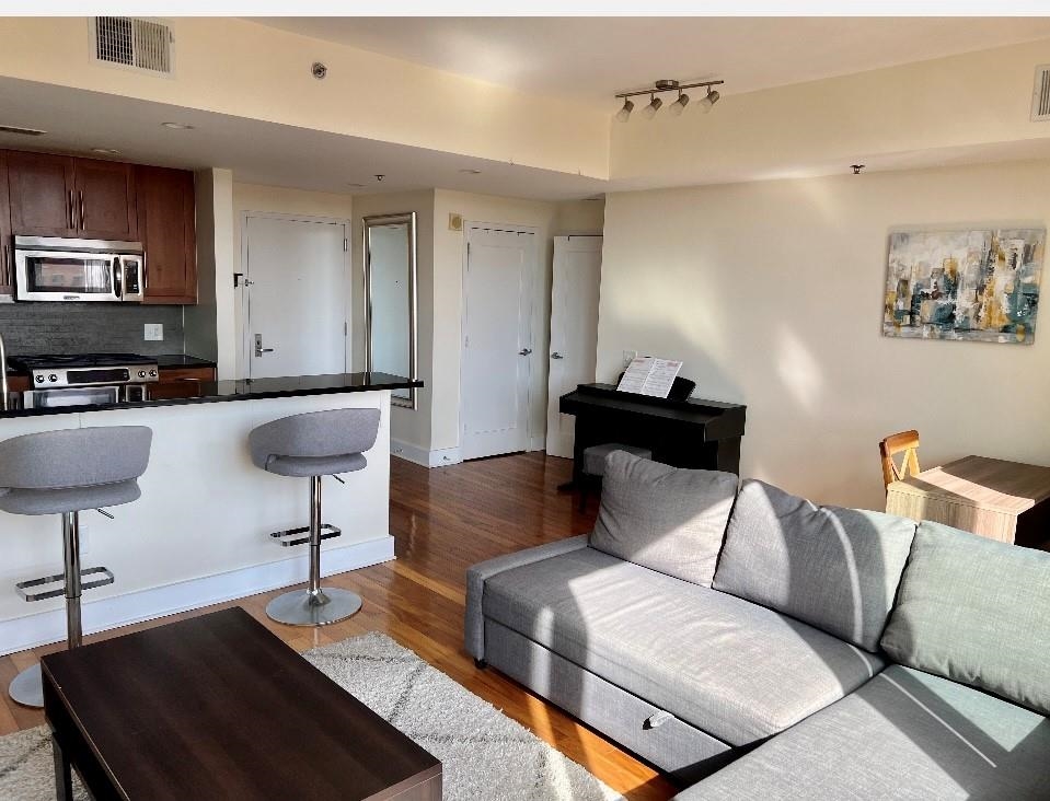 800 JACKSON ST Unit: 605