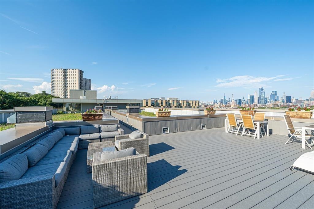 800 JACKSON ST Unit: 605