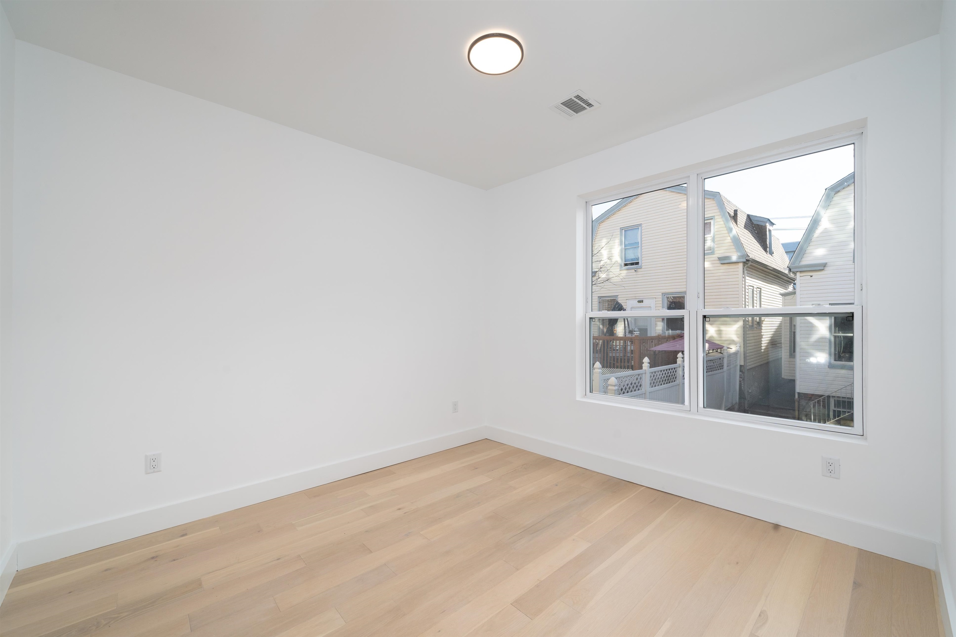 649 38TH ST Unit: 305