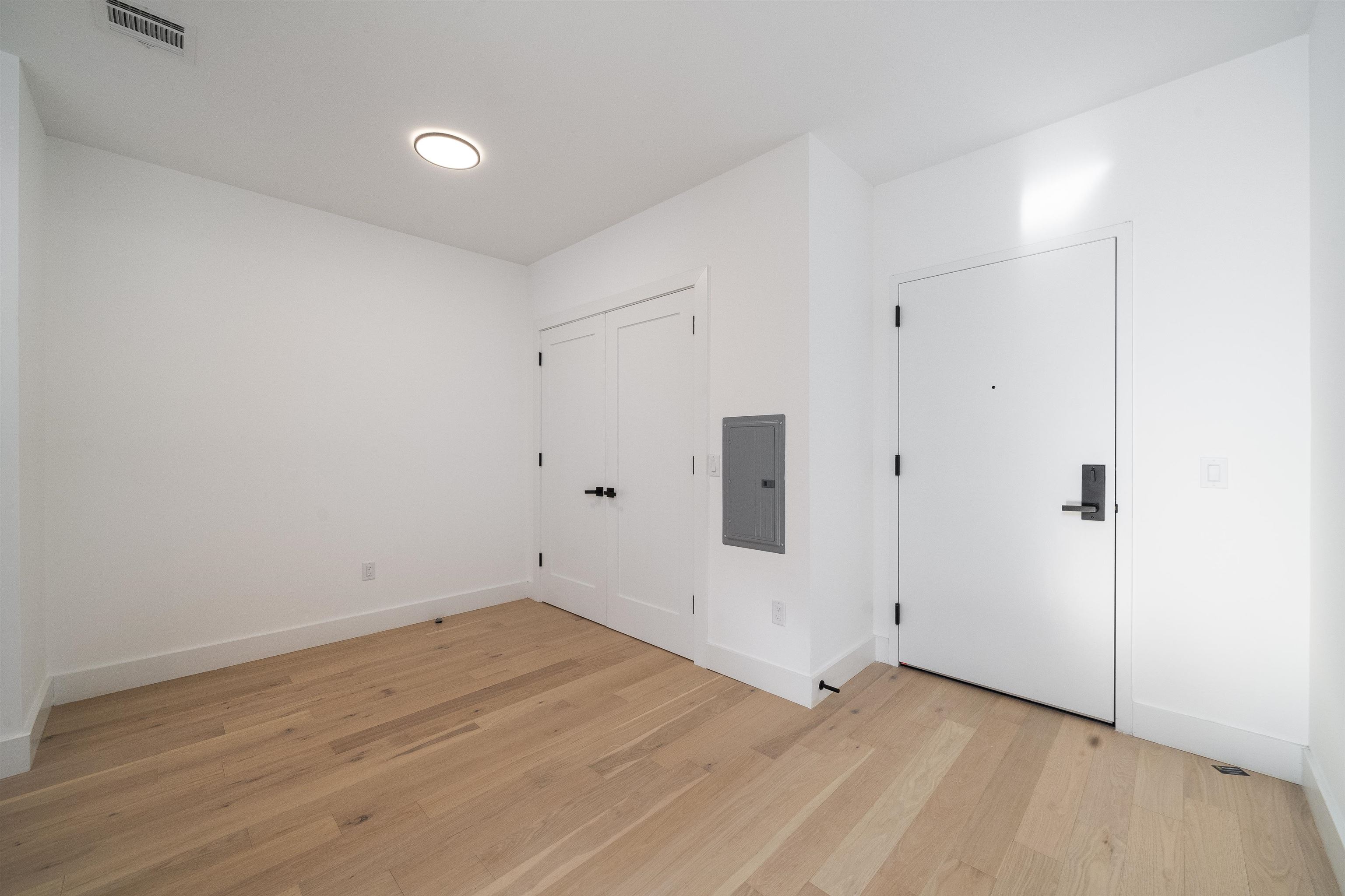 649 38TH ST Unit: 305