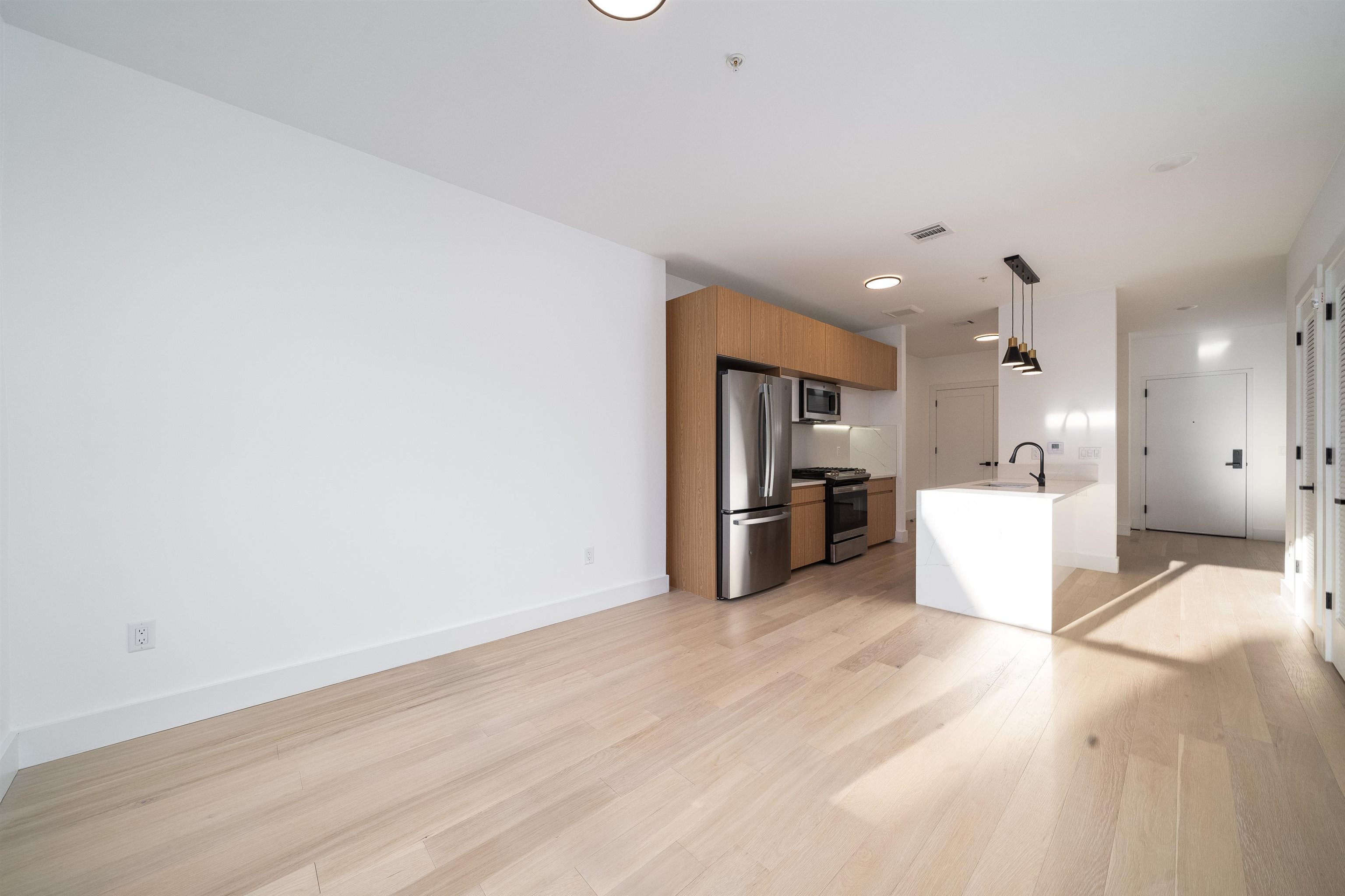 649 38TH ST Unit: 305