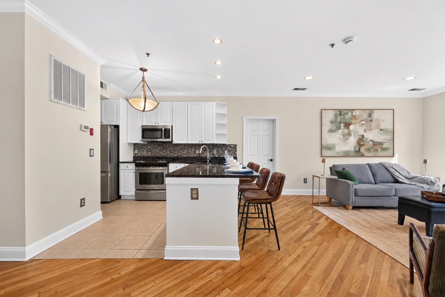 915 MADISON ST Unit: 4F