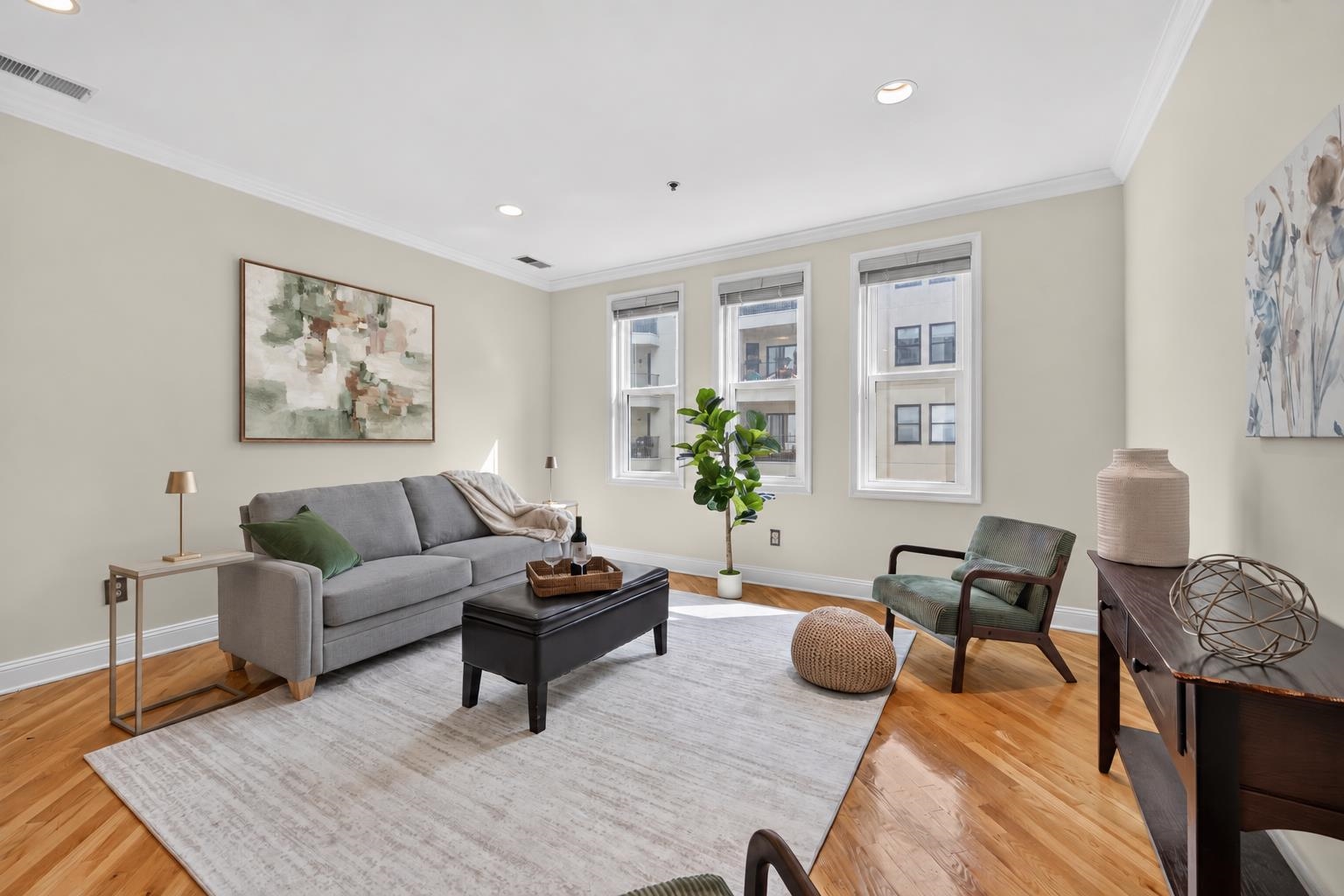 915 MADISON ST Unit: 4F