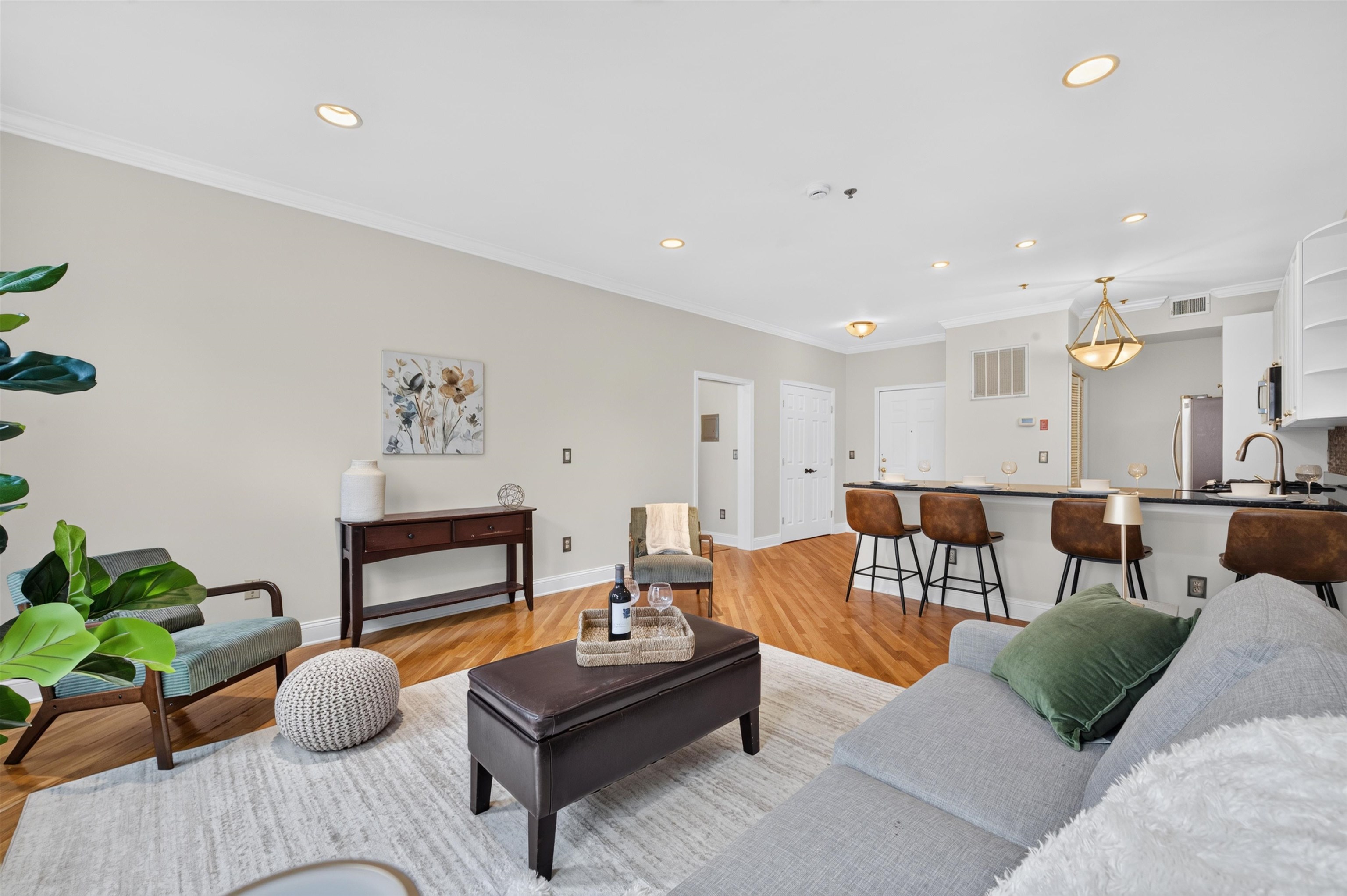 915 MADISON ST Unit: 4F
