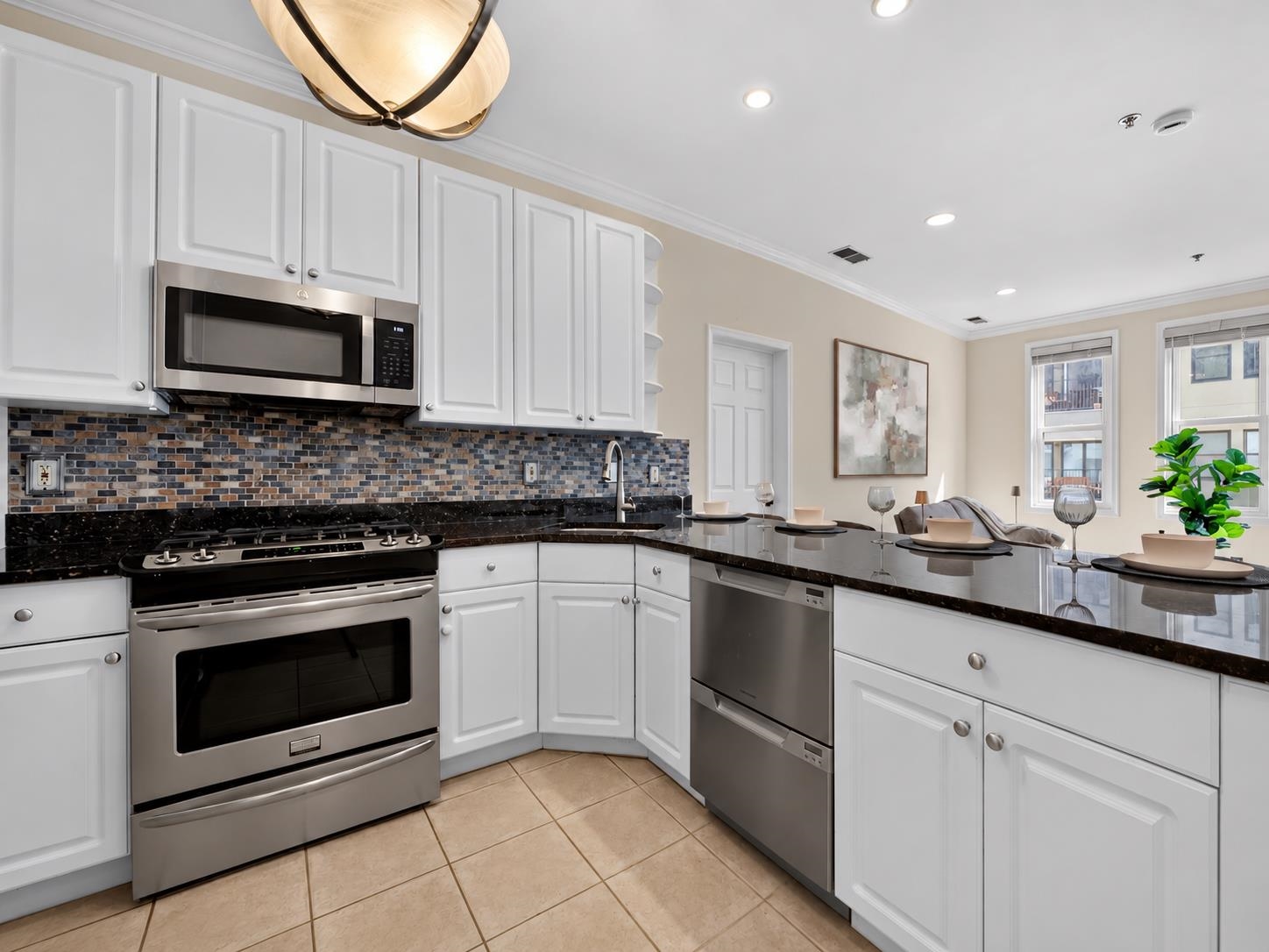 915 MADISON ST Unit: 4F