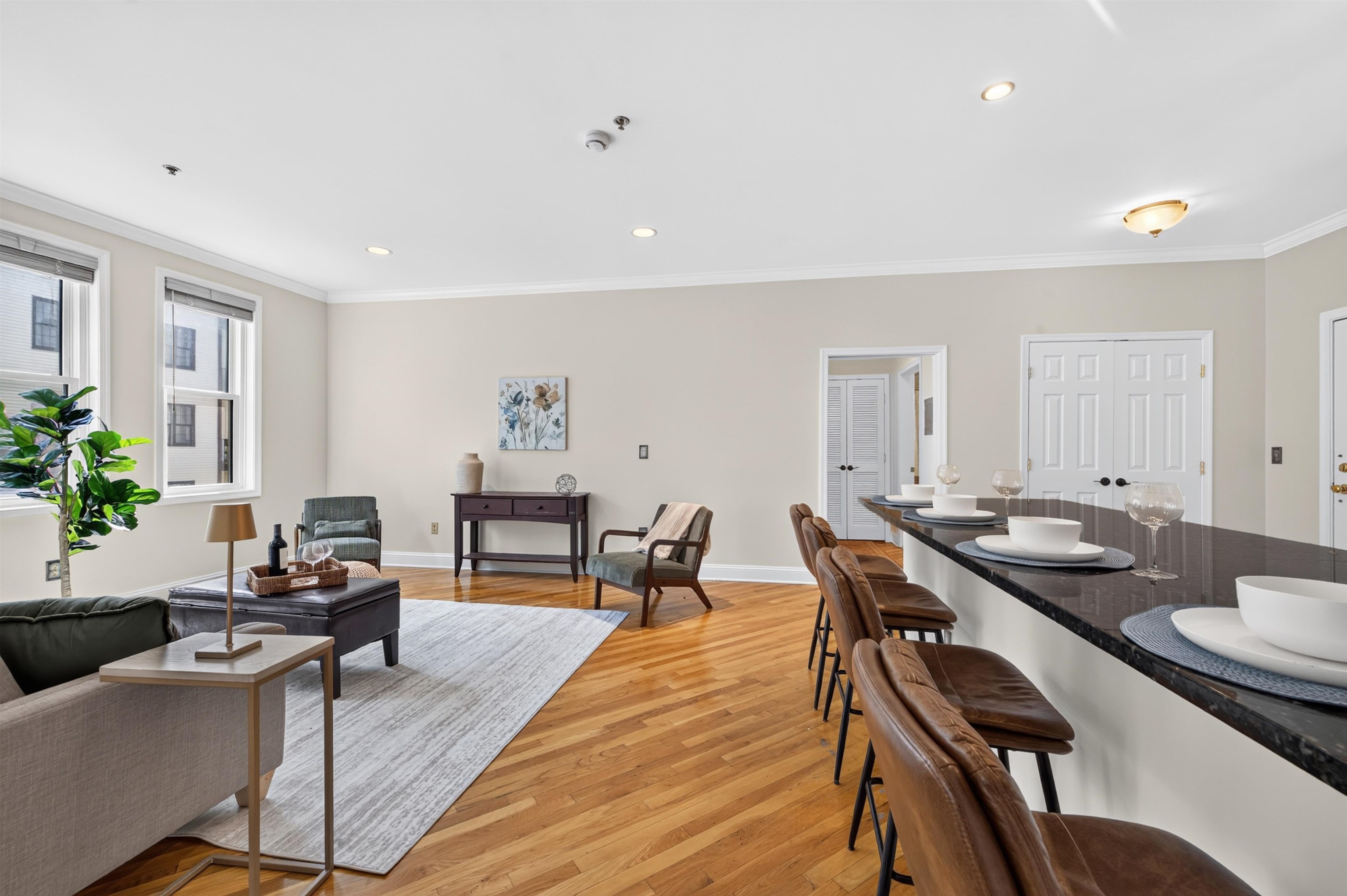 915 MADISON ST Unit: 4F