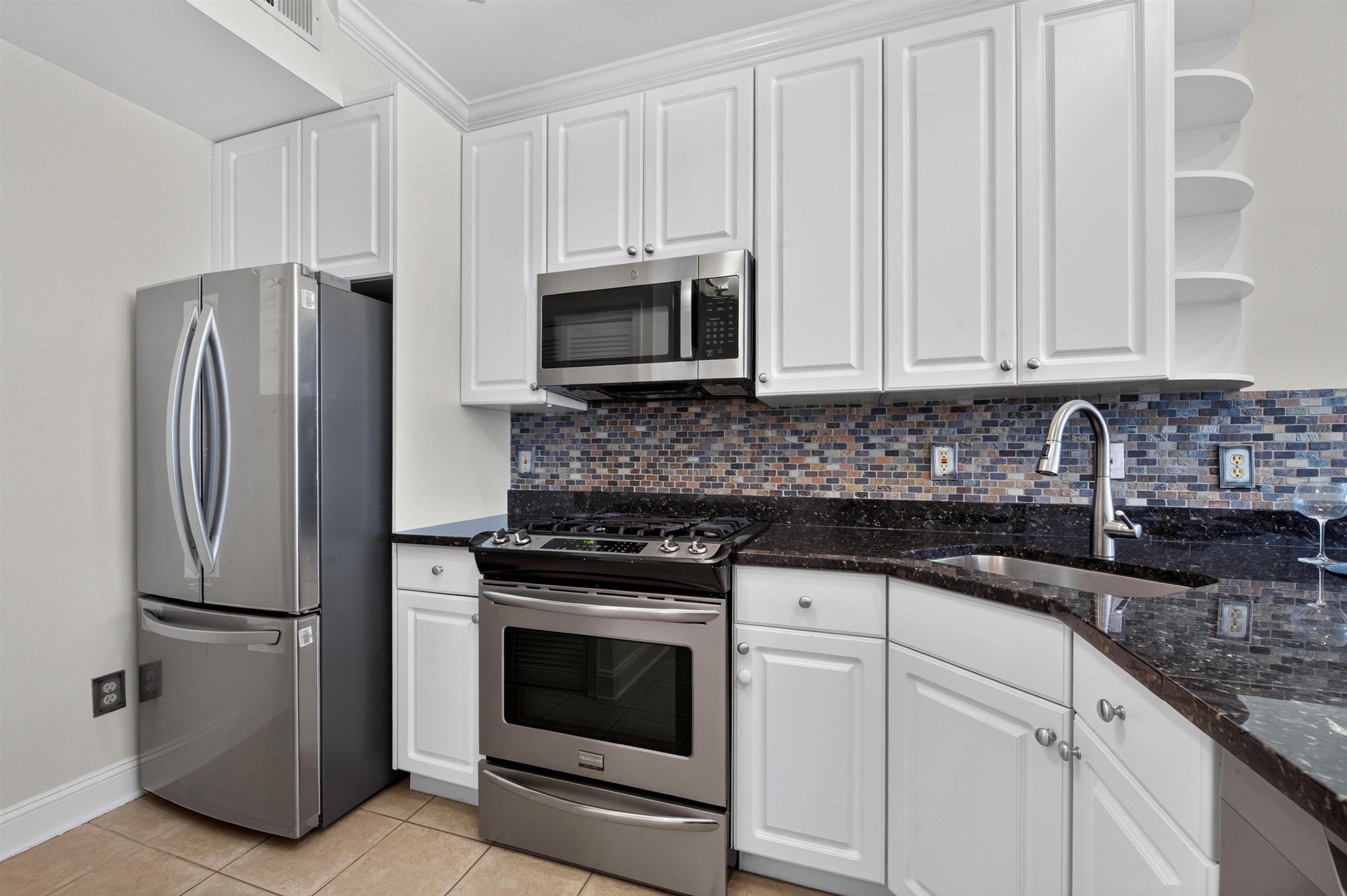 915 MADISON ST Unit: 4F