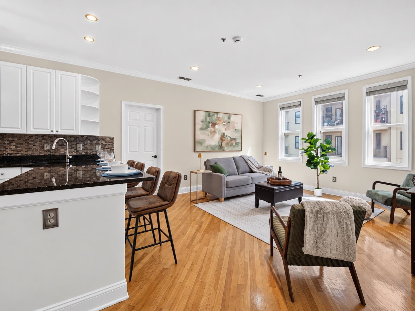 915 MADISON ST Unit: 4F