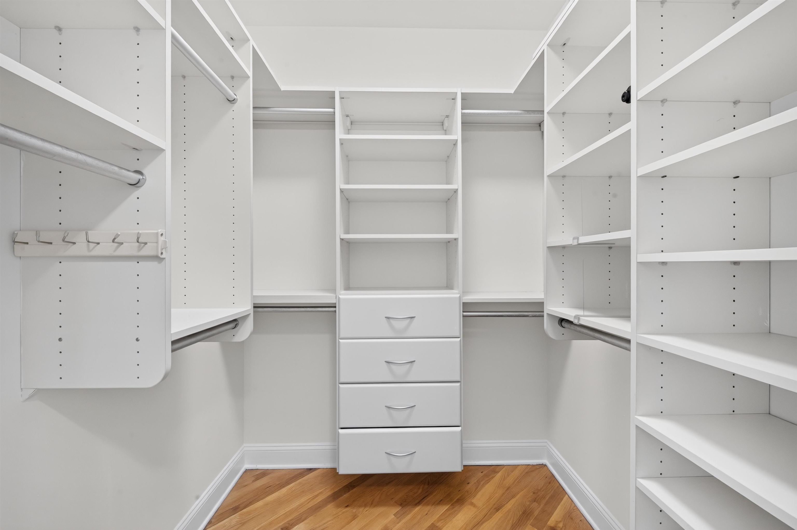 915 MADISON ST Unit: 4F