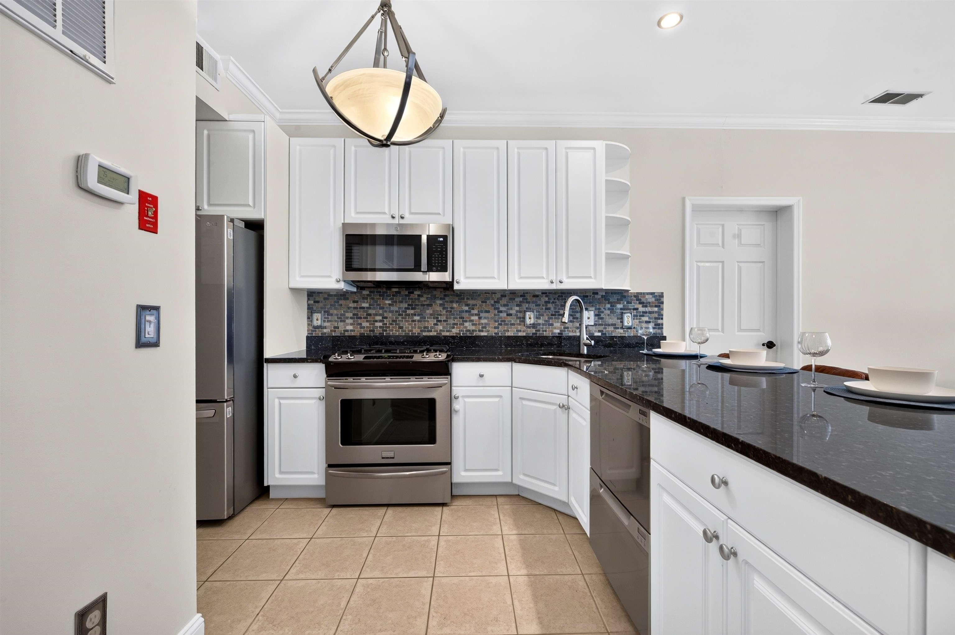 915 MADISON ST Unit: 4F