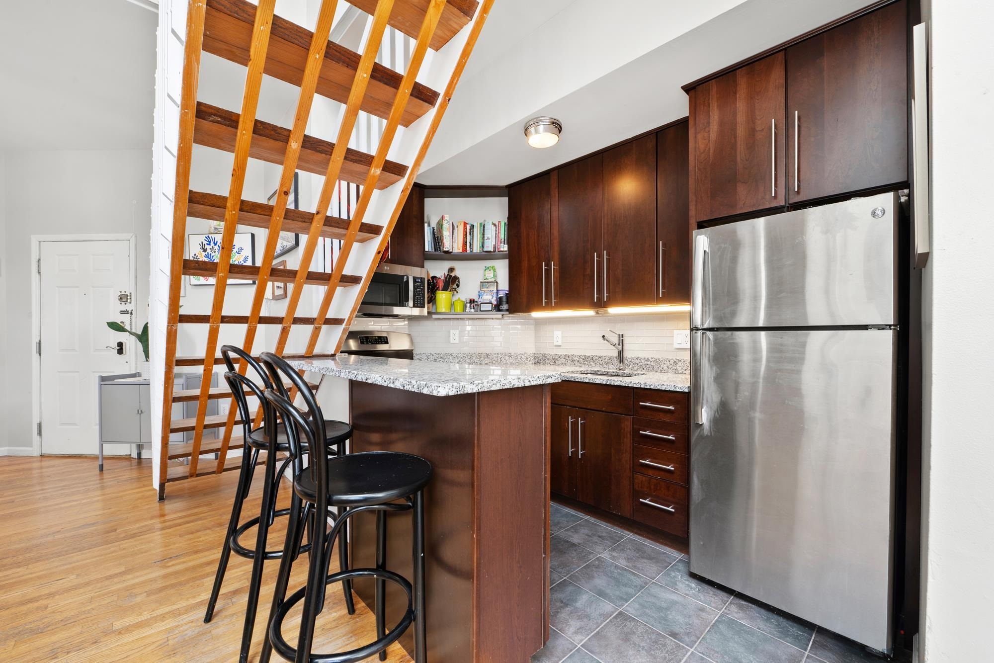 54 MAGNOLIA AVE Unit: 4-2
