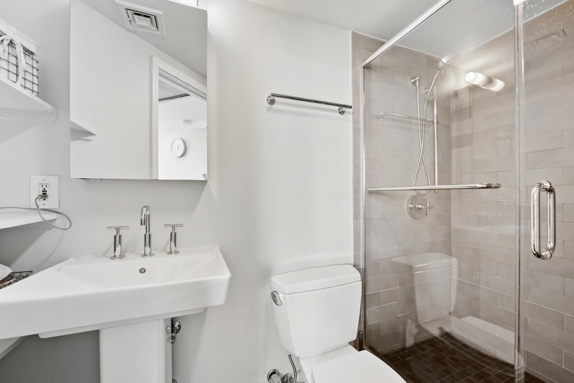 54 MAGNOLIA AVE Unit: 4-2