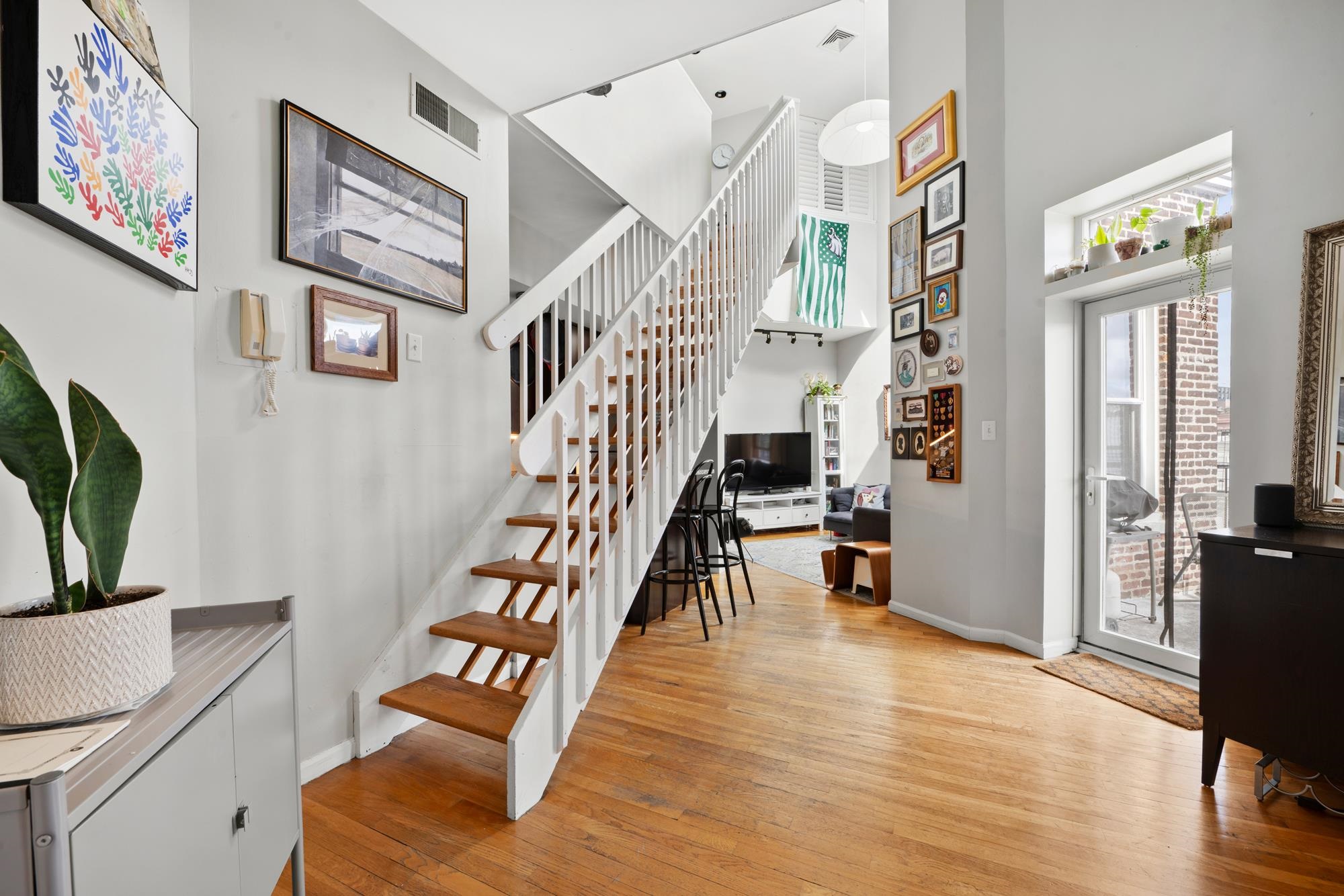 54 MAGNOLIA AVE Unit: 4-2