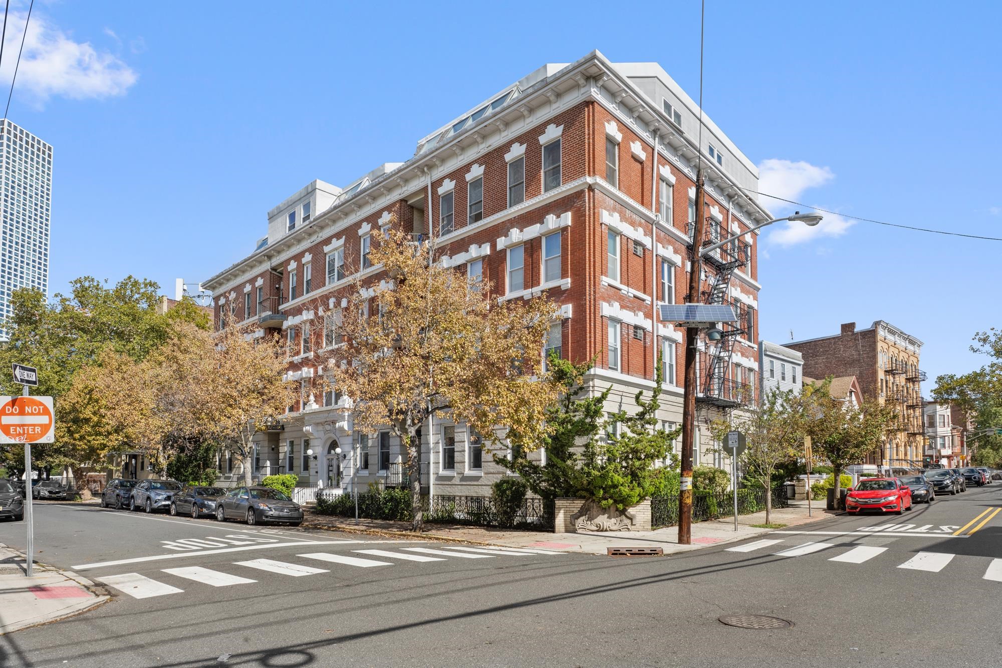 54 MAGNOLIA AVE Unit: 4-2