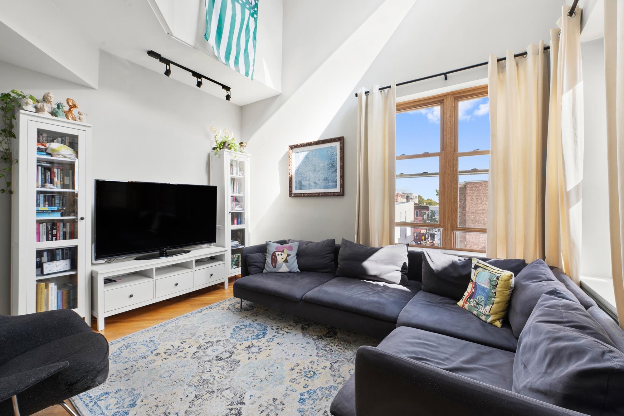 54 MAGNOLIA AVE Unit: 4-2