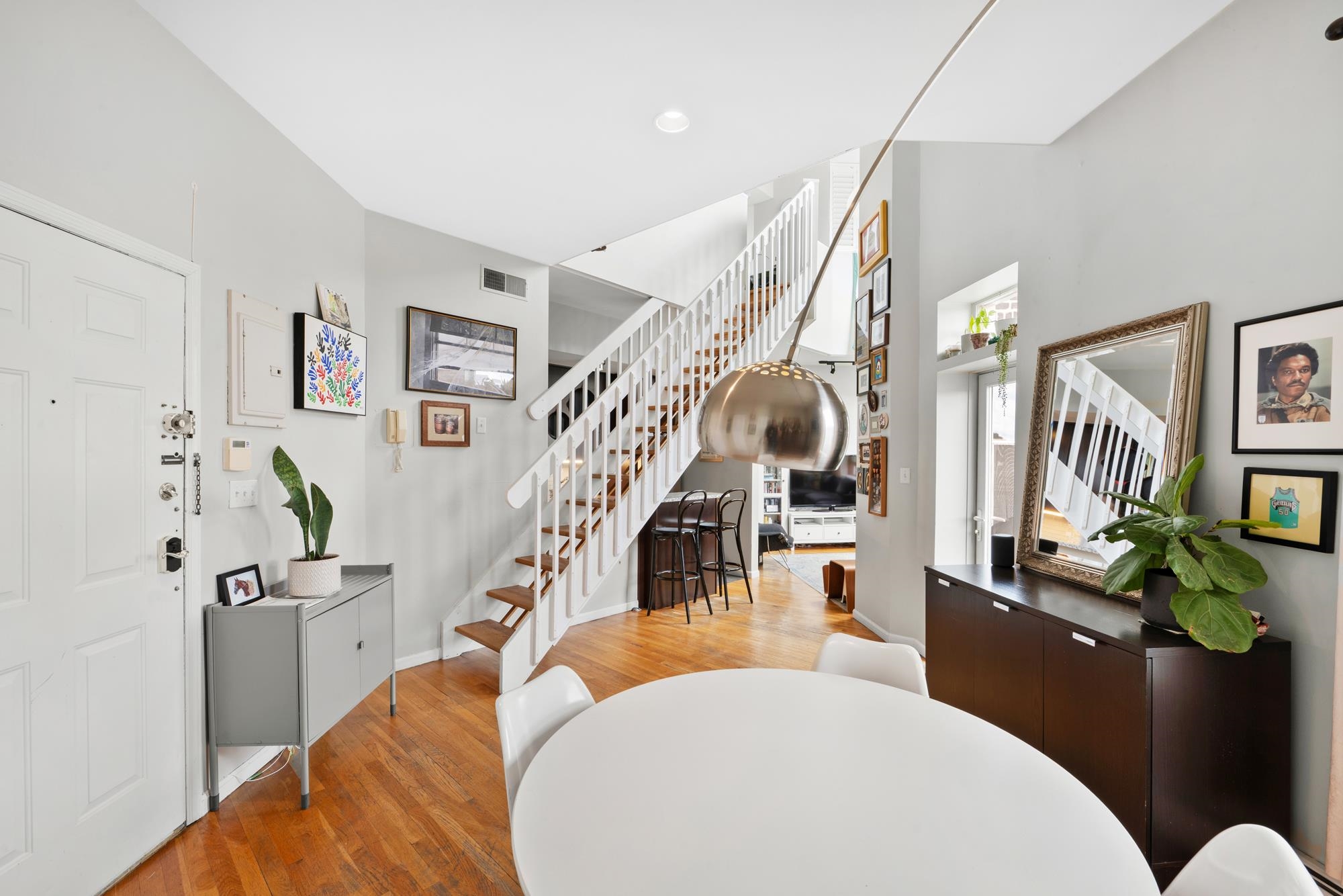 54 MAGNOLIA AVE Unit: 4-2