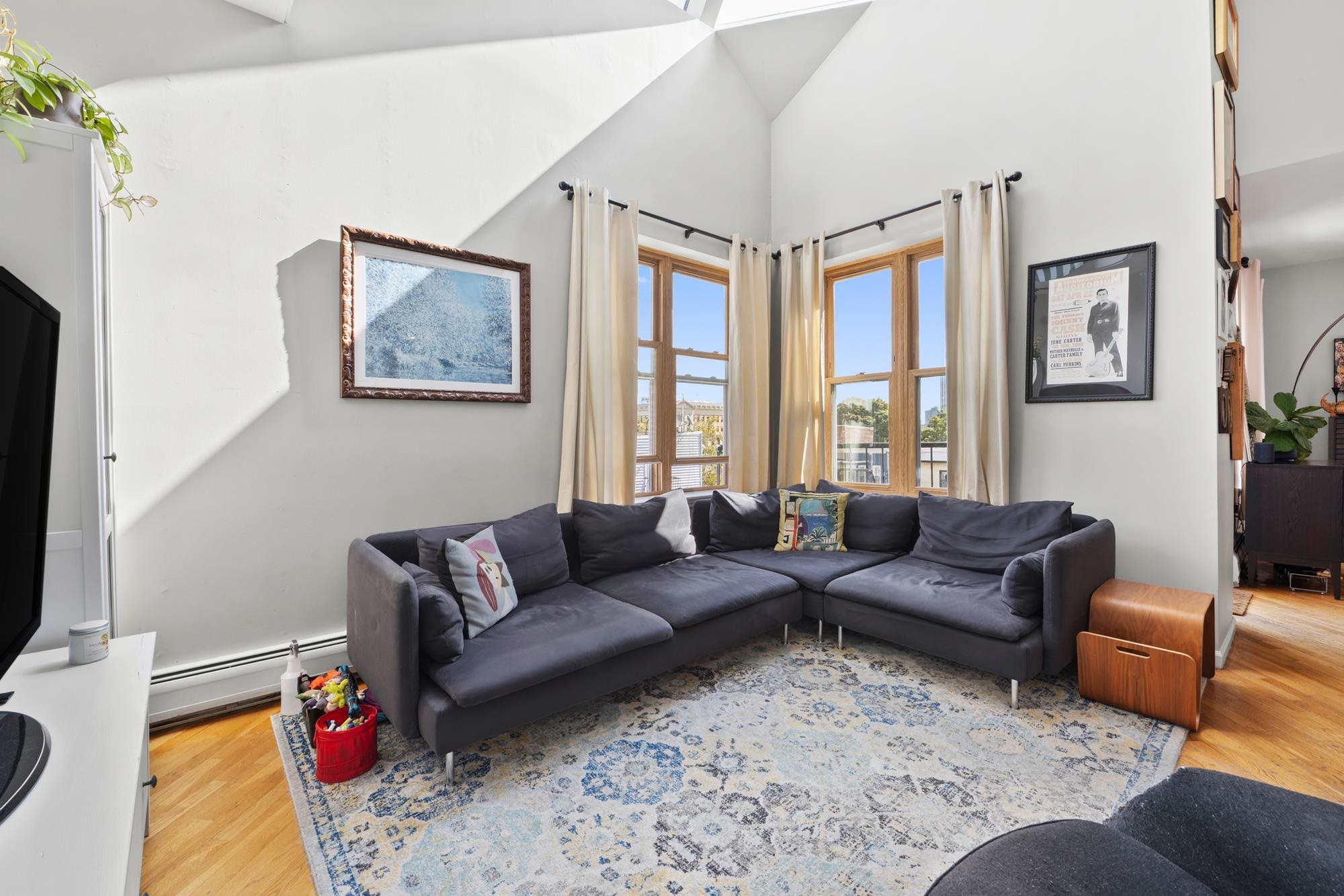 54 MAGNOLIA AVE Unit: 4-2