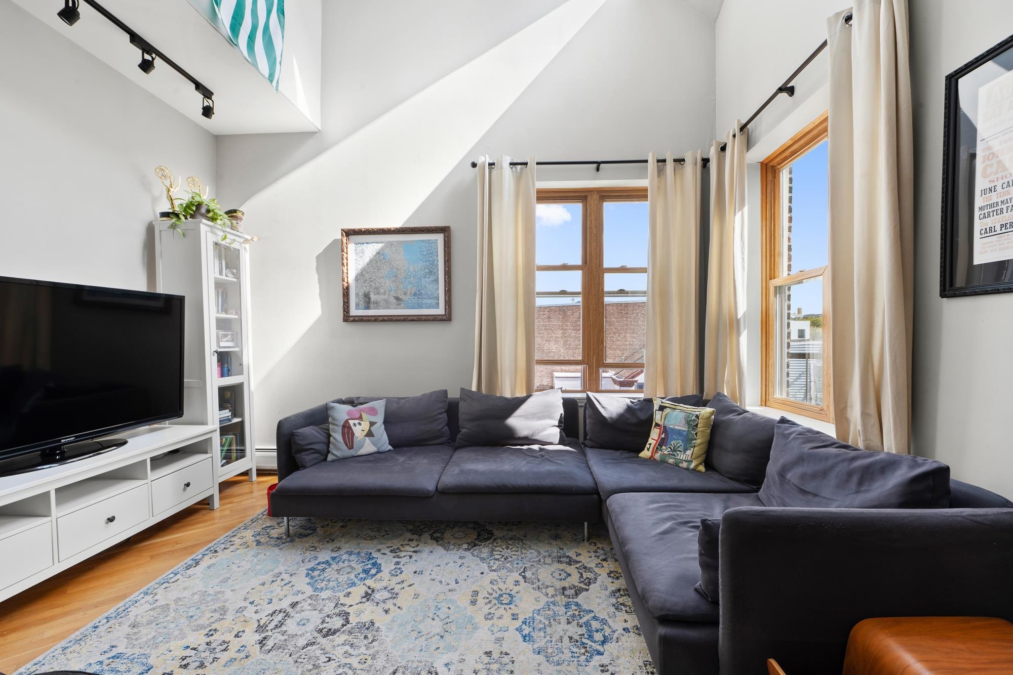 54 MAGNOLIA AVE Unit: 4-2