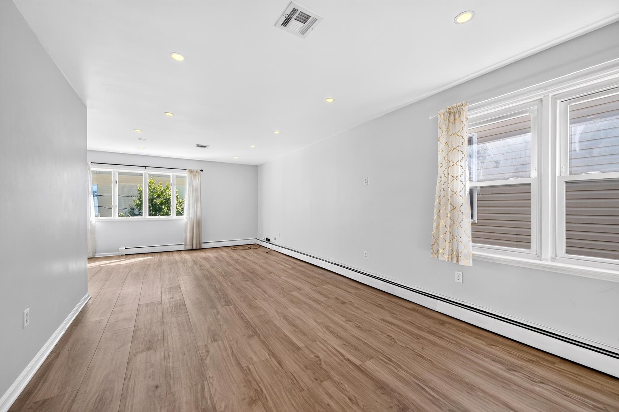 1101 SUMMIT AVE Unit: 2